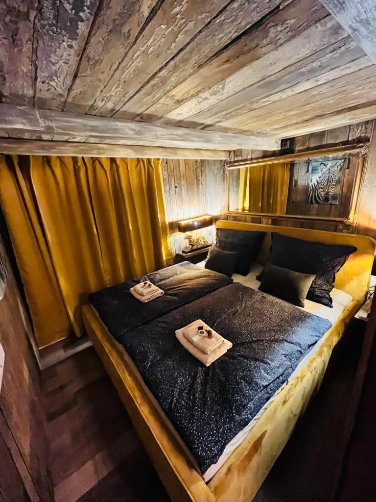 One-Bedroom House photo 1