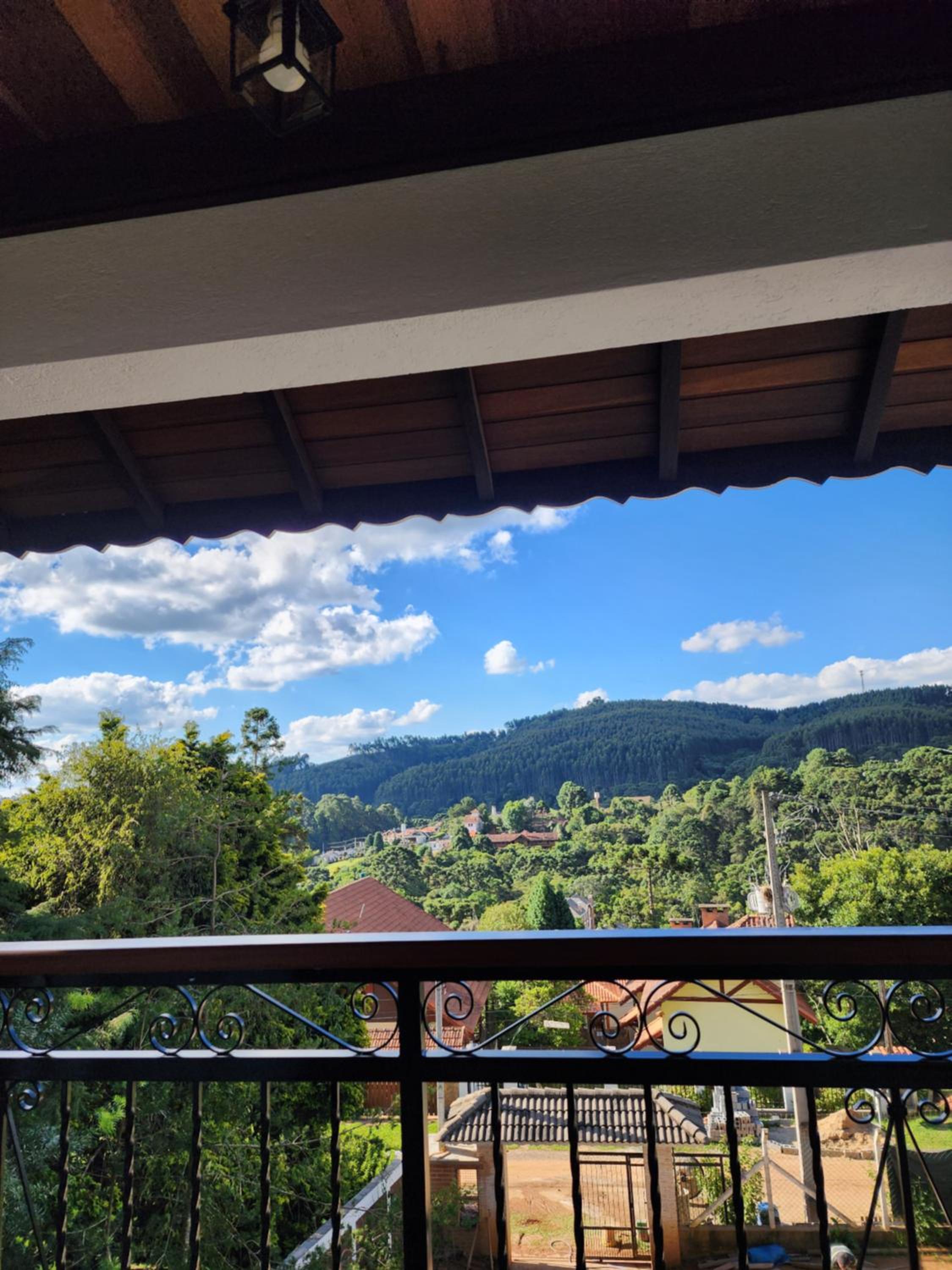 Apartment with Mountain View photo 3