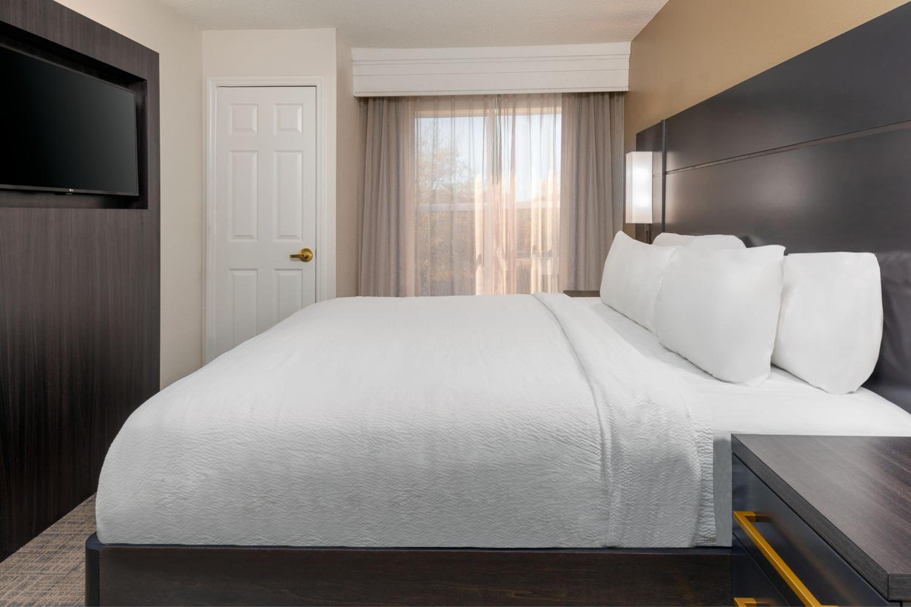 2 Bedroom Suite - Photo 4