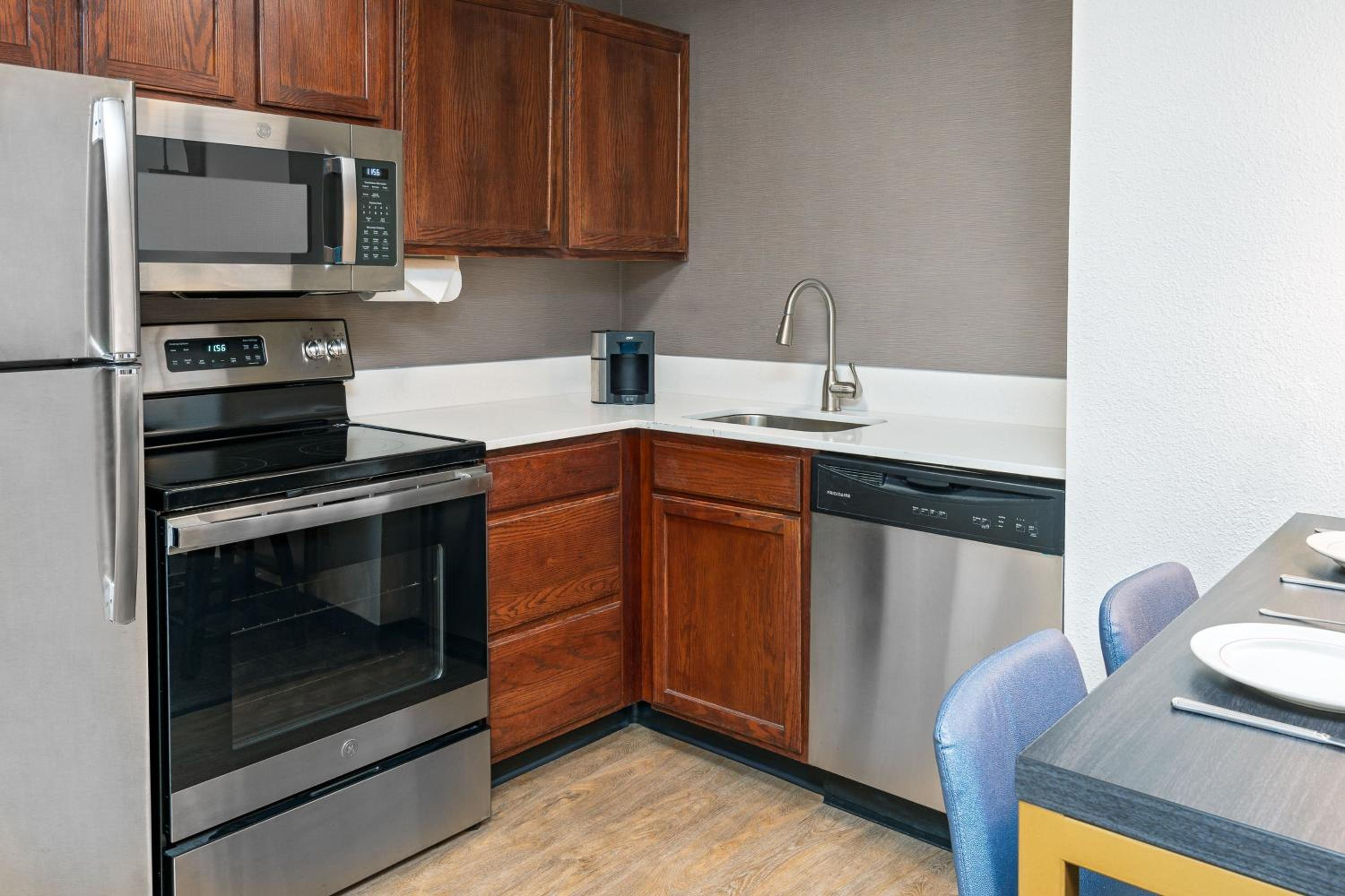 2 Bedroom Suite - Photo 6