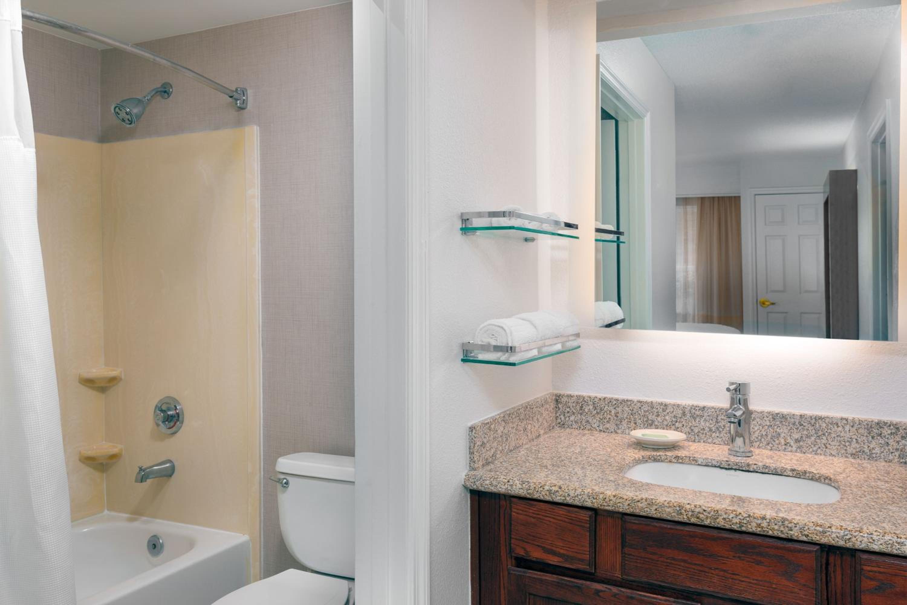 2 Bedroom Suite - Photo 2