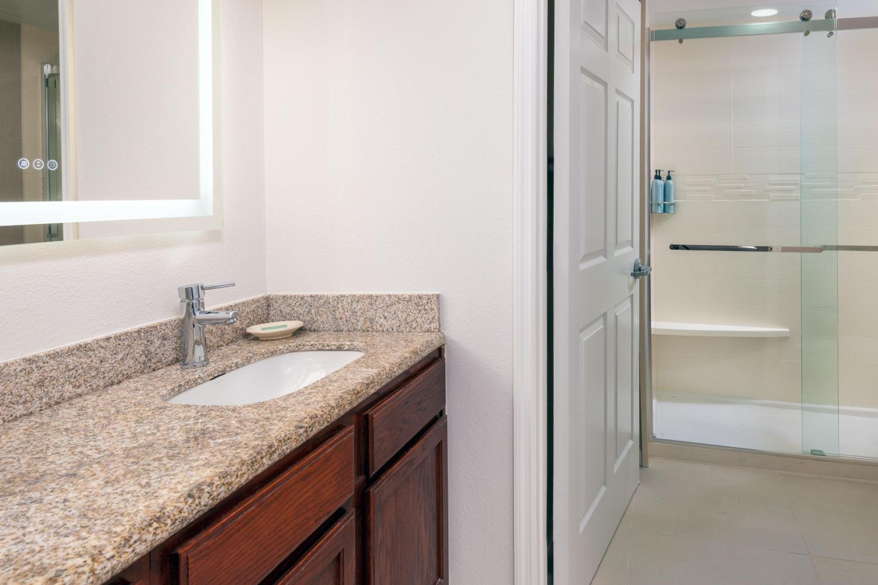 2 Bedroom Suite - Photo 7