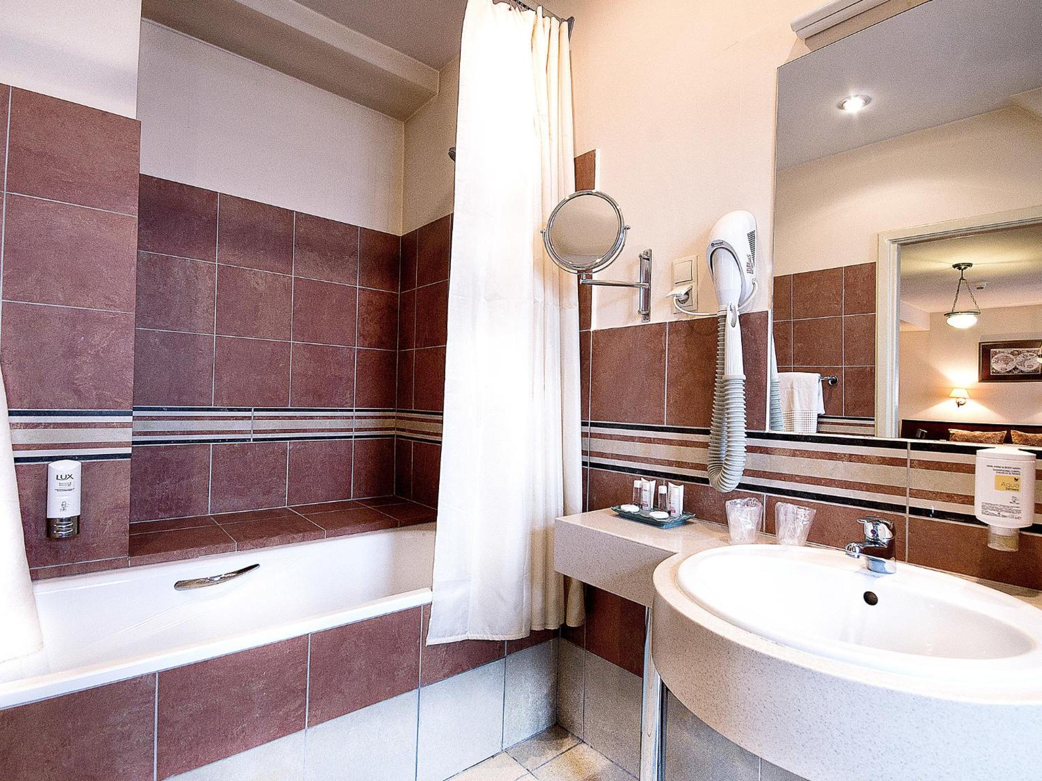 Superior King Suite photo 2