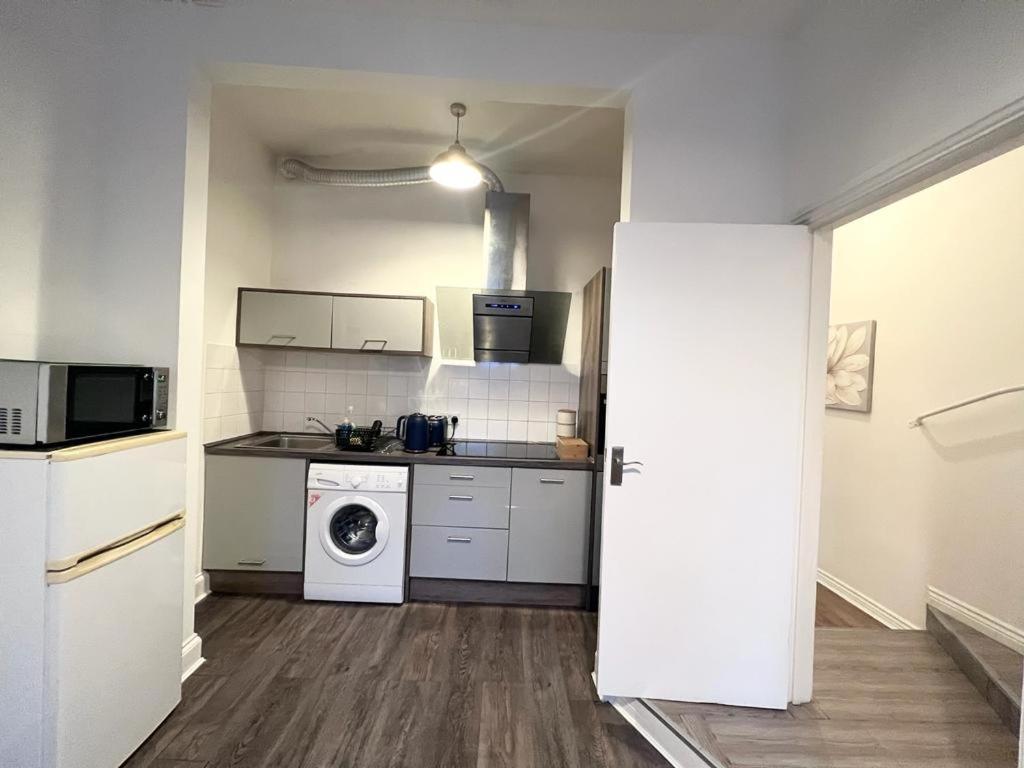 One-Bedroom Apartment photo 2