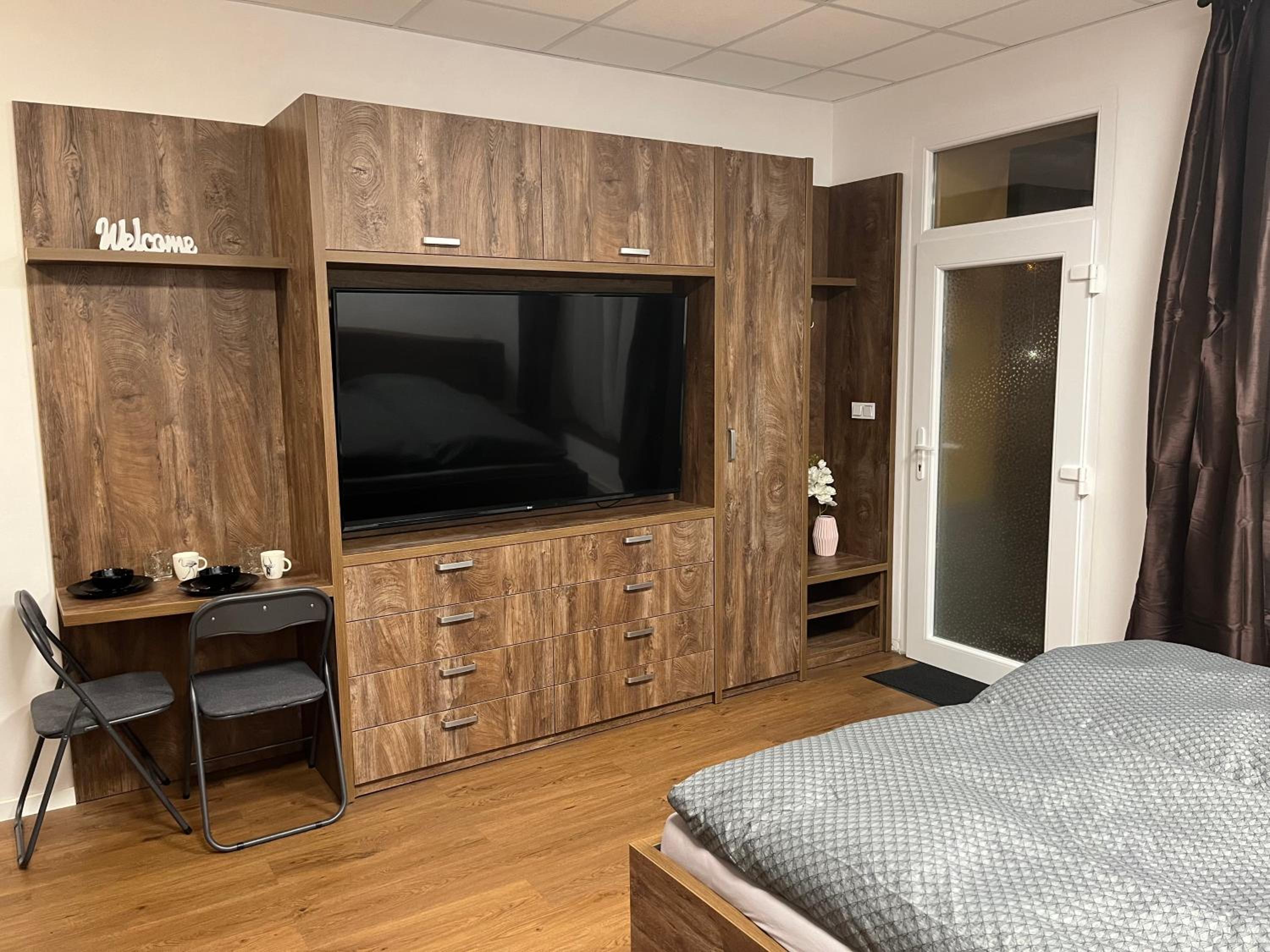 One-Bedroom Apartment photo 1