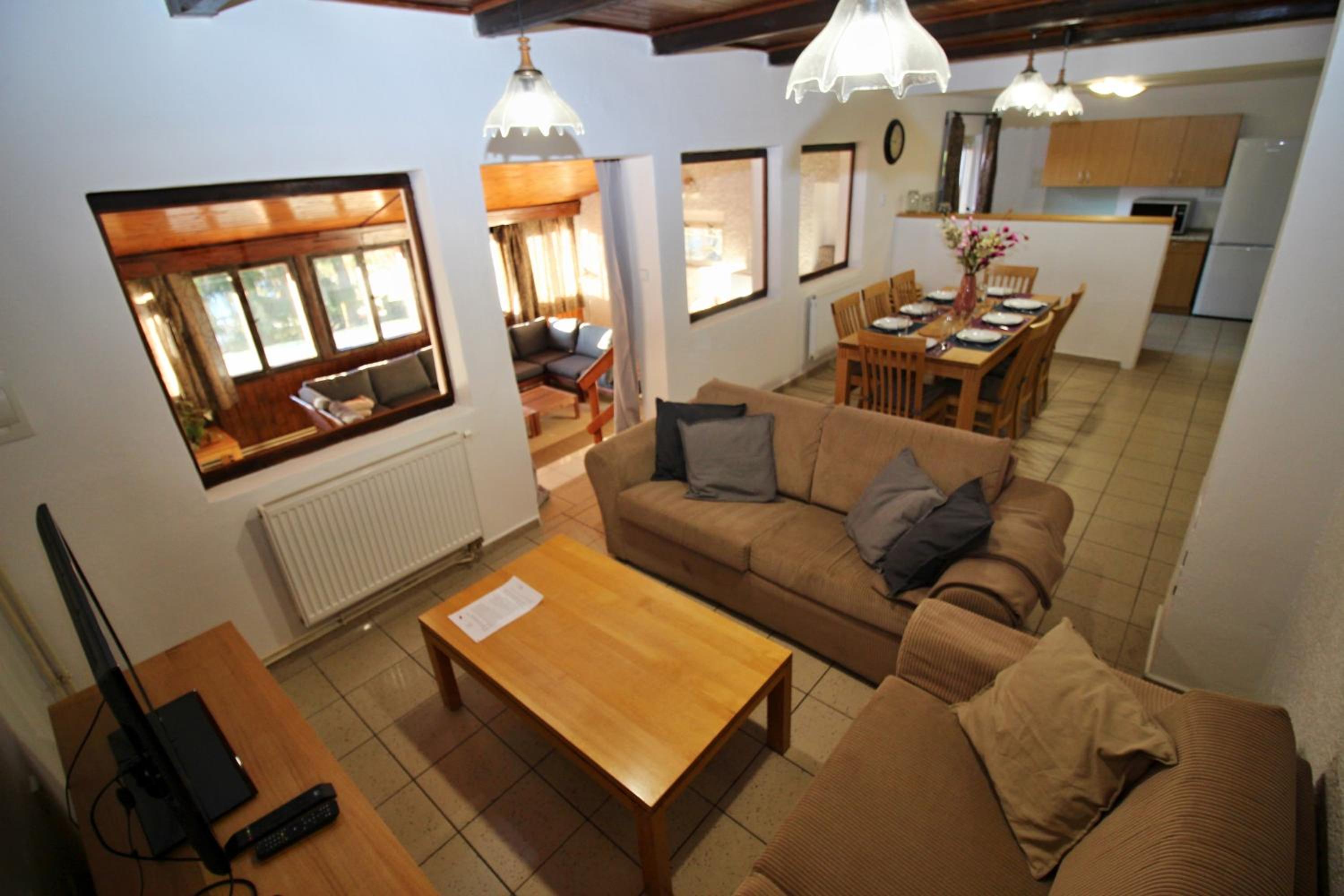 Six-Bedroom House photo 1