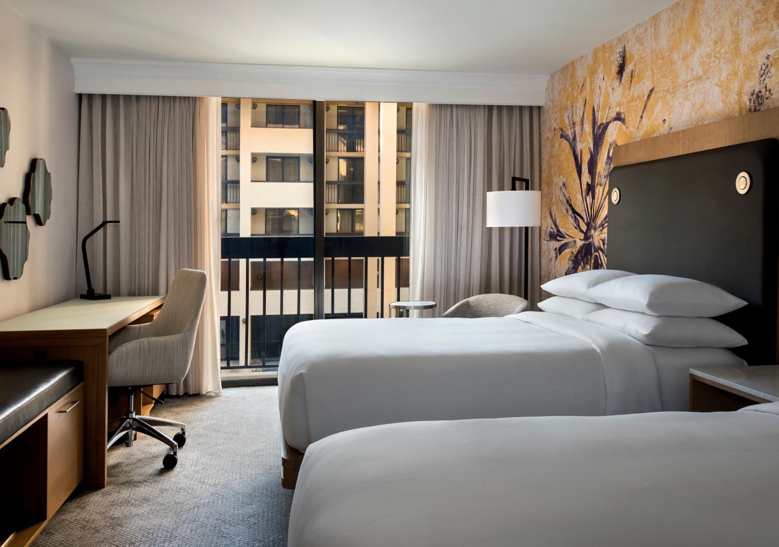 Double Room with Juliet Balcony and Atrium View - Photo 5
