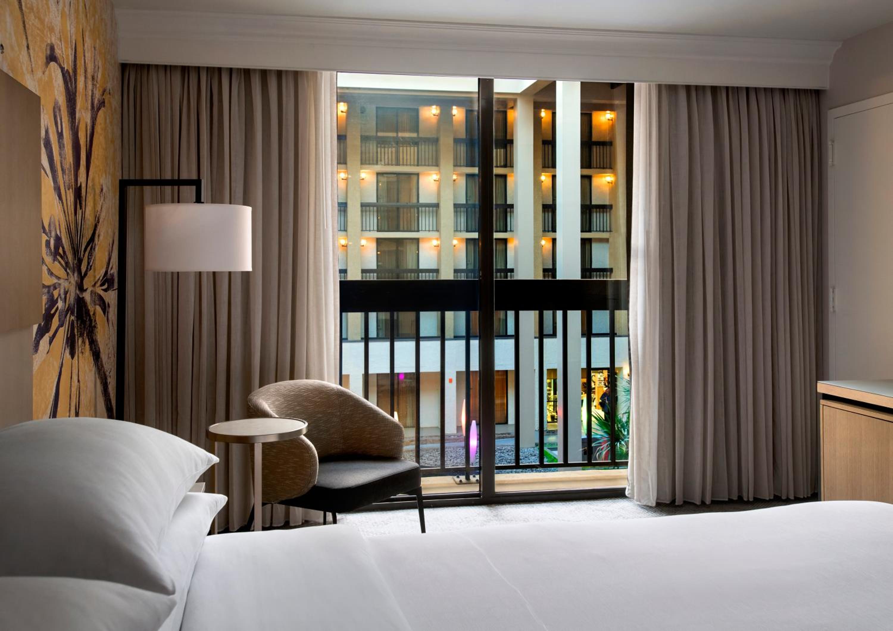 King Room with Juliet Balcony and Atrium View - Photo 3