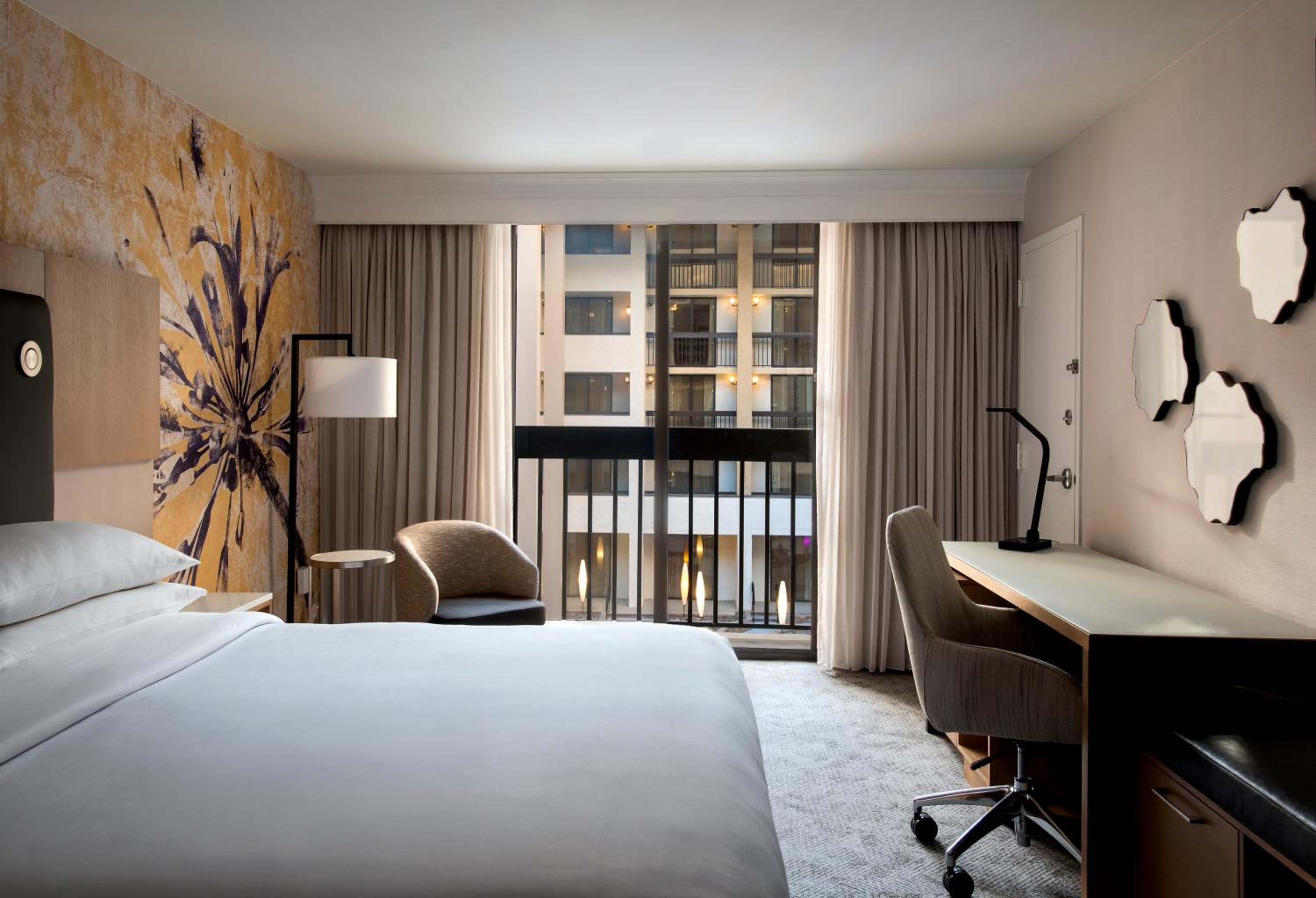 King Room with Juliet Balcony and Atrium View - Photo 4