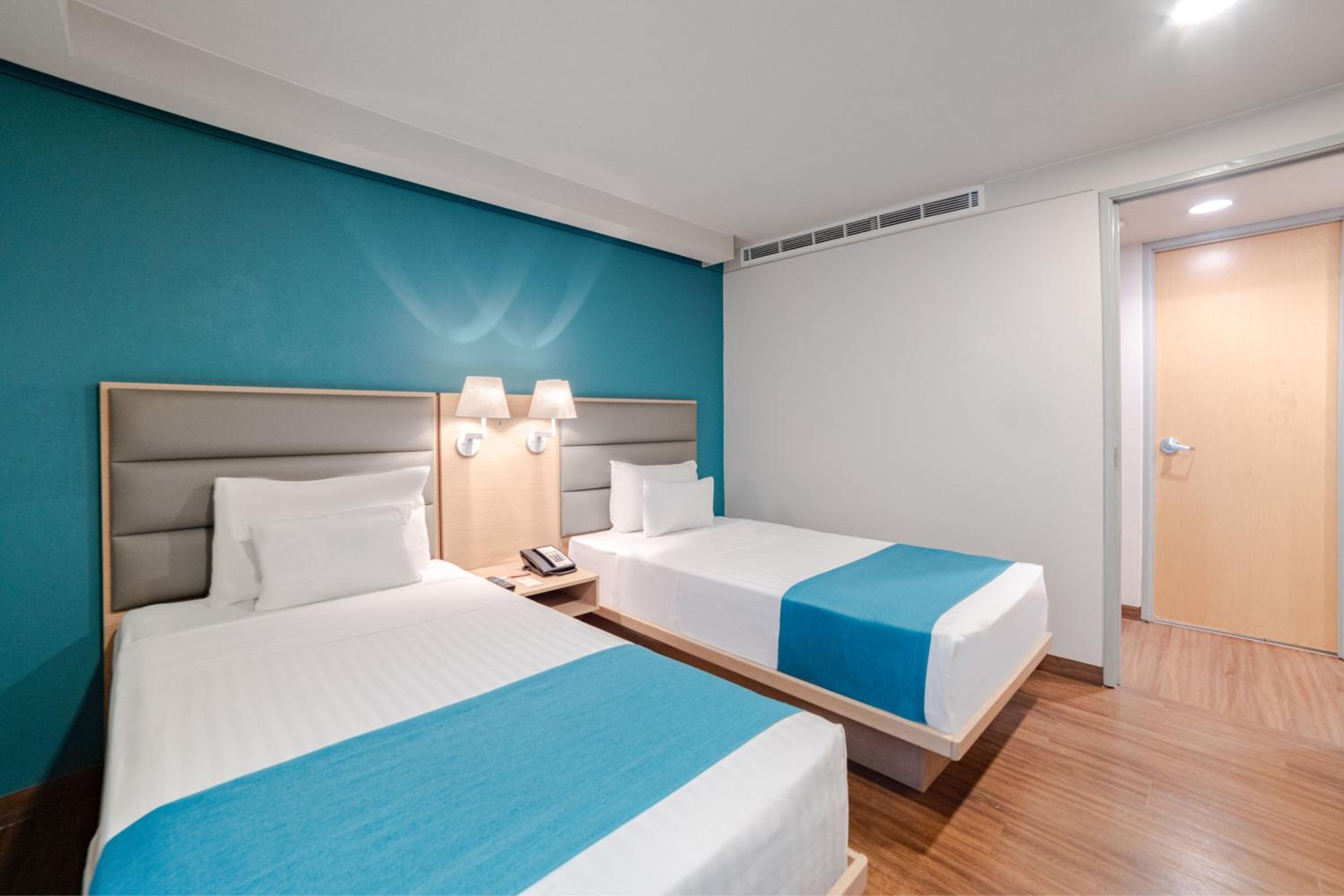One-Bedroom Suite with King or Twin Bed and Sofa Bed - Photo 5