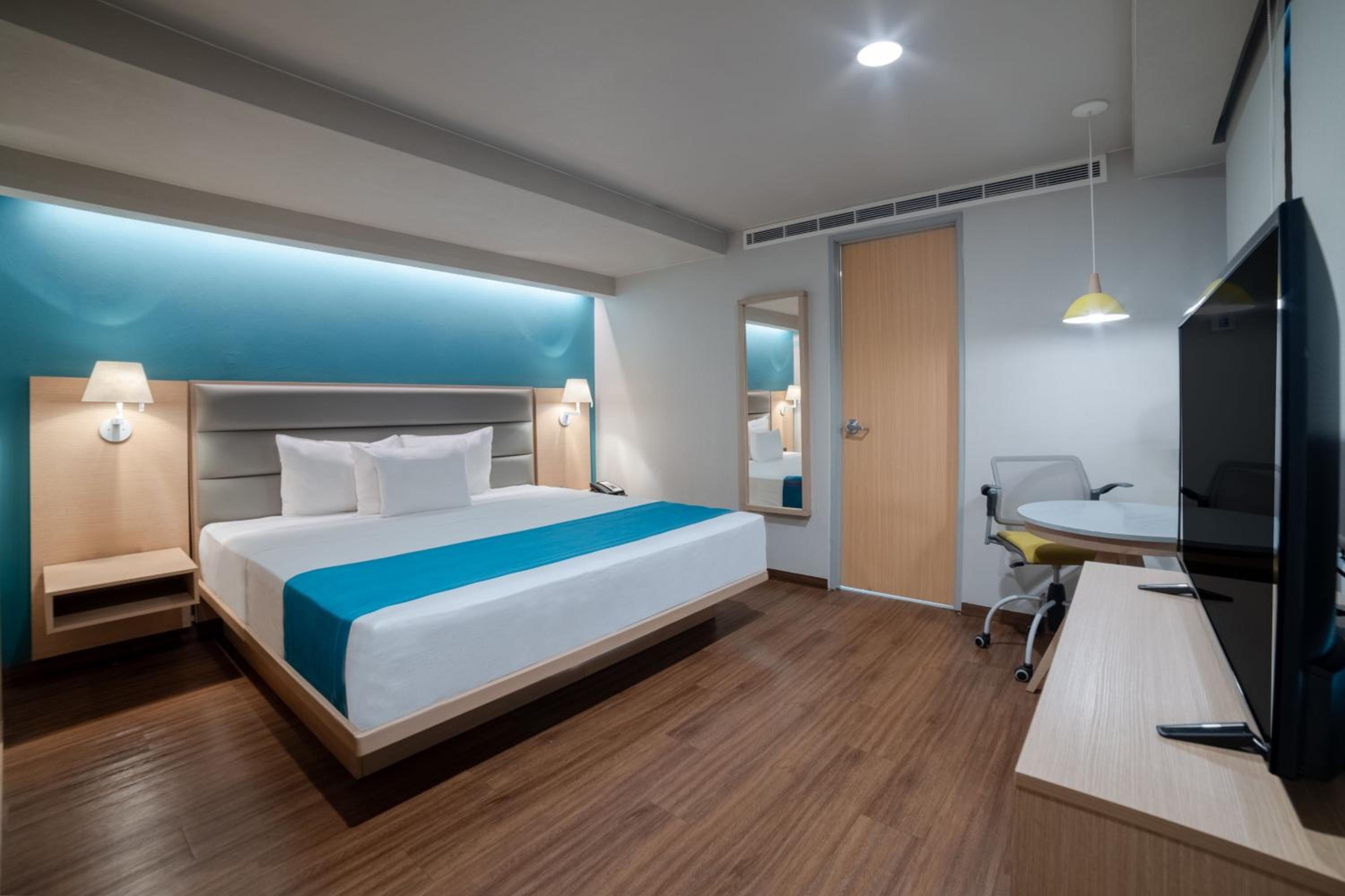 Penthouse Suite with Sofa Bed and Balcony thumbnail 5