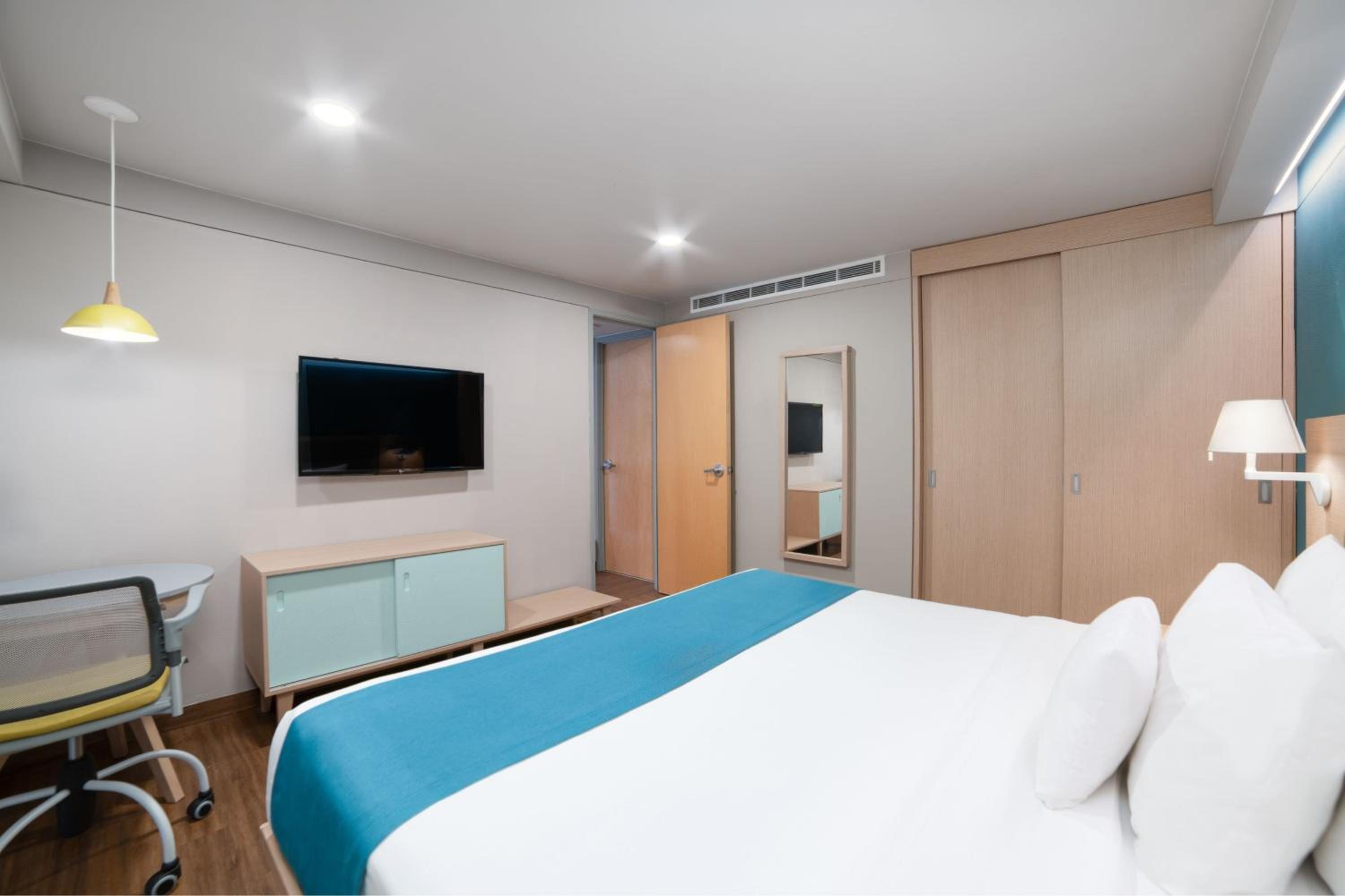 One-Bedroom King Suite with Sofa Bed - Photo 6