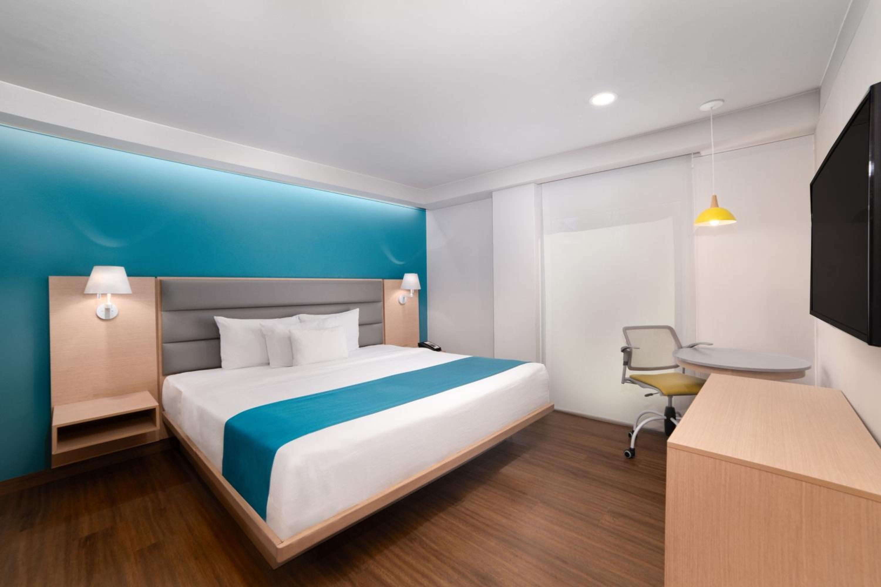 One-Bedroom King Suite with Sofa Bed - Photo 3