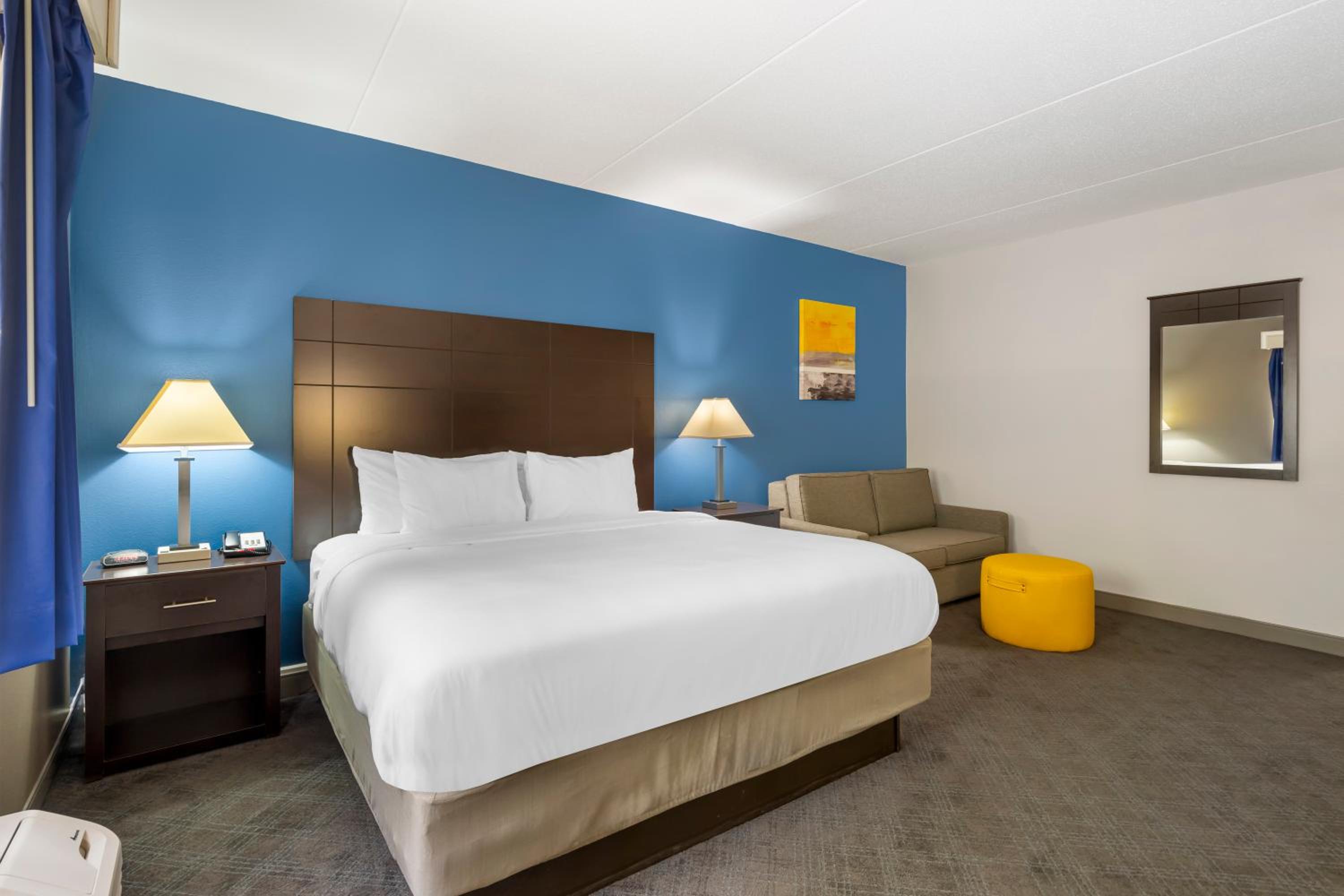 King Suite with Sofa Bed - Non Smoking - Photo 4