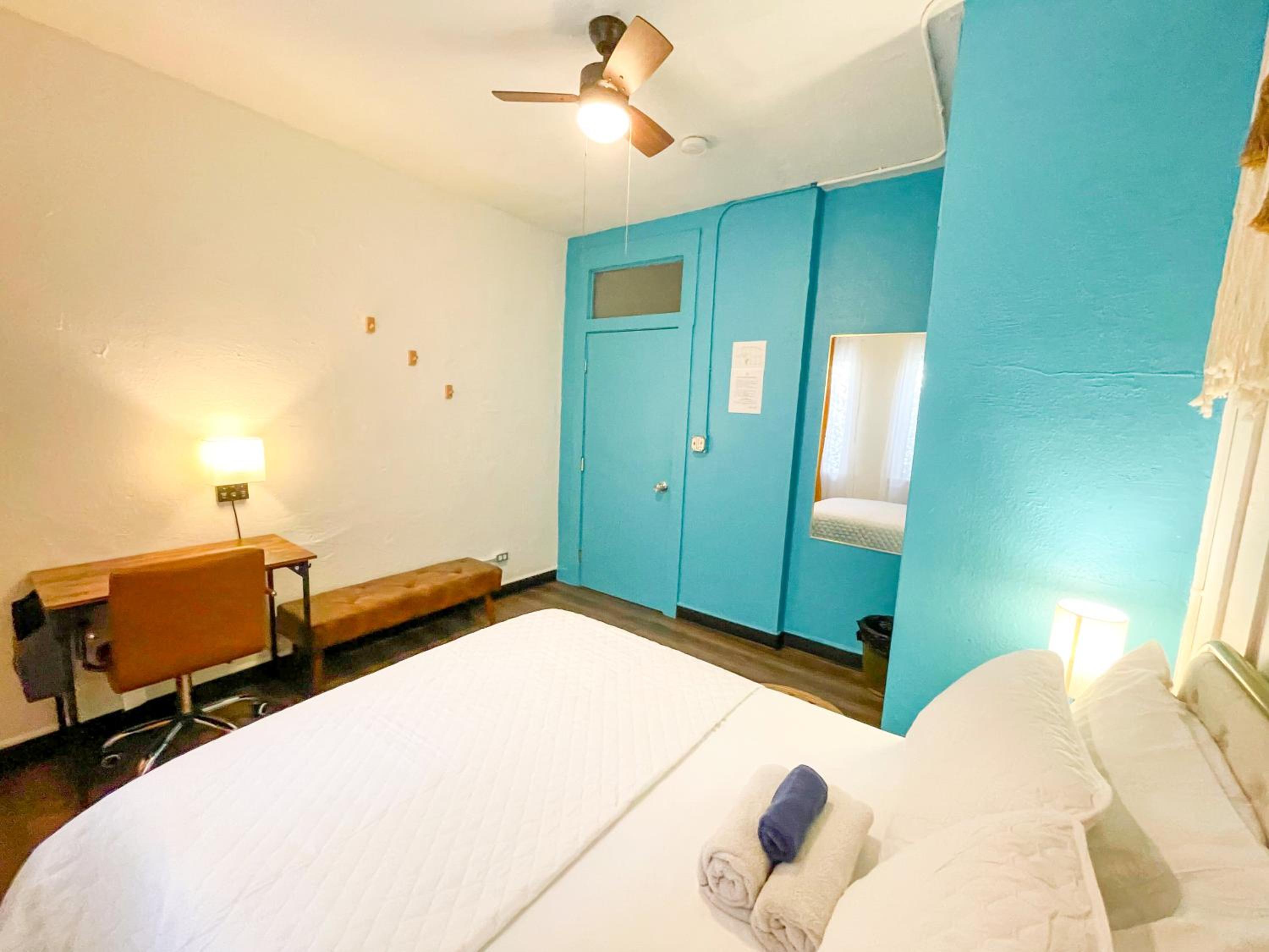 Budget Double Room - Photo 5