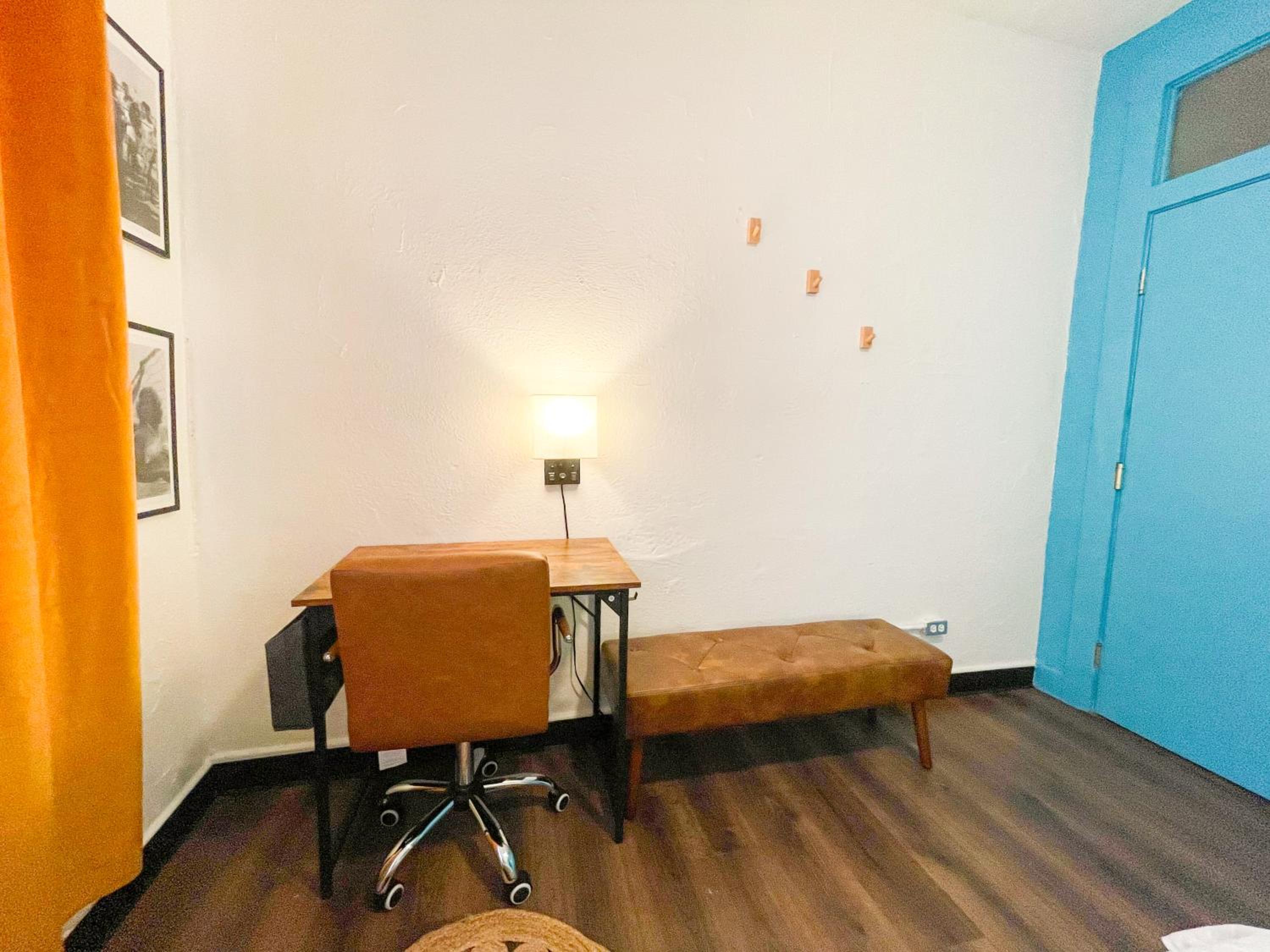 Budget Double Room - Photo 7