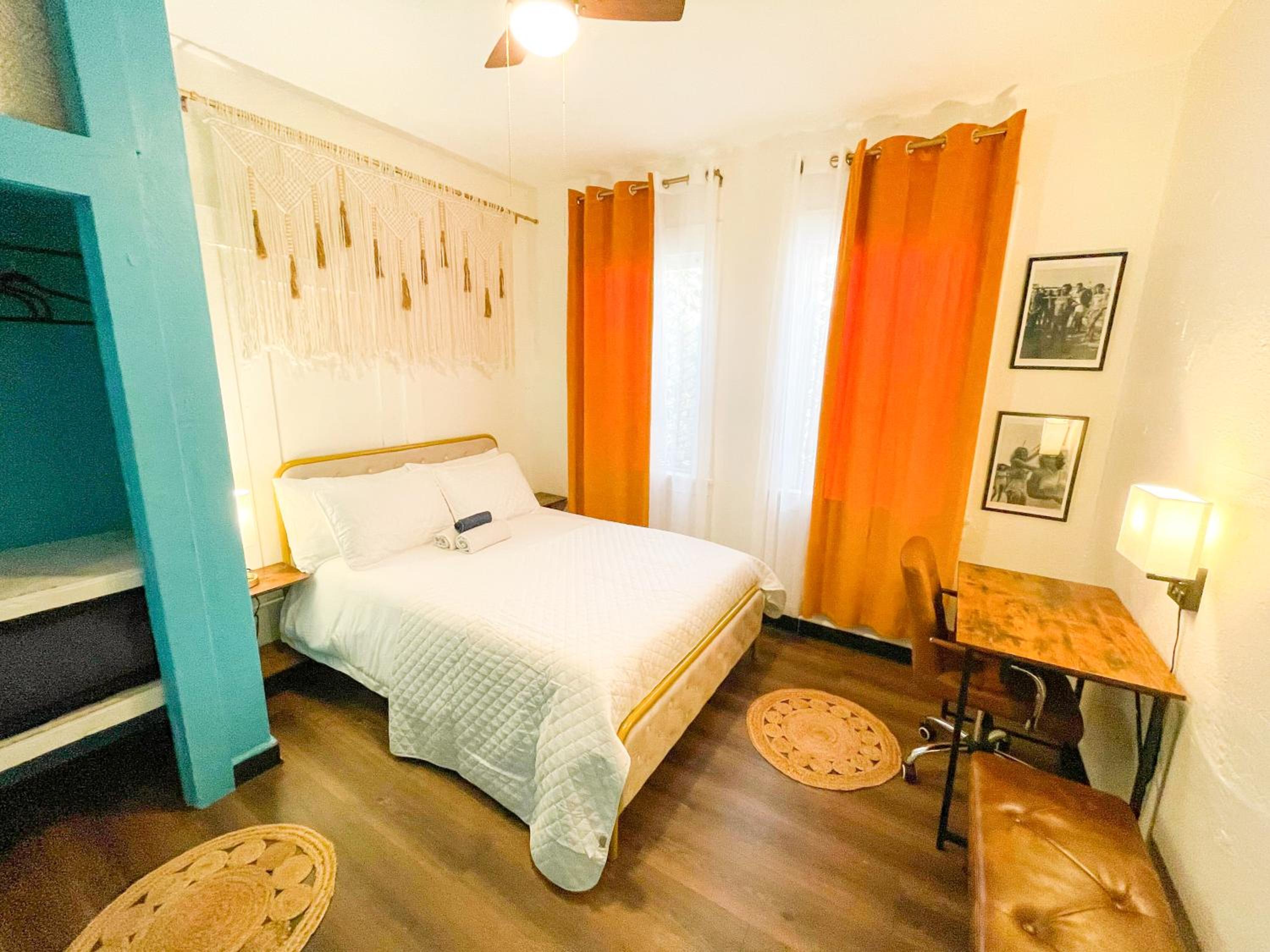 Budget Double Room - Photo 6