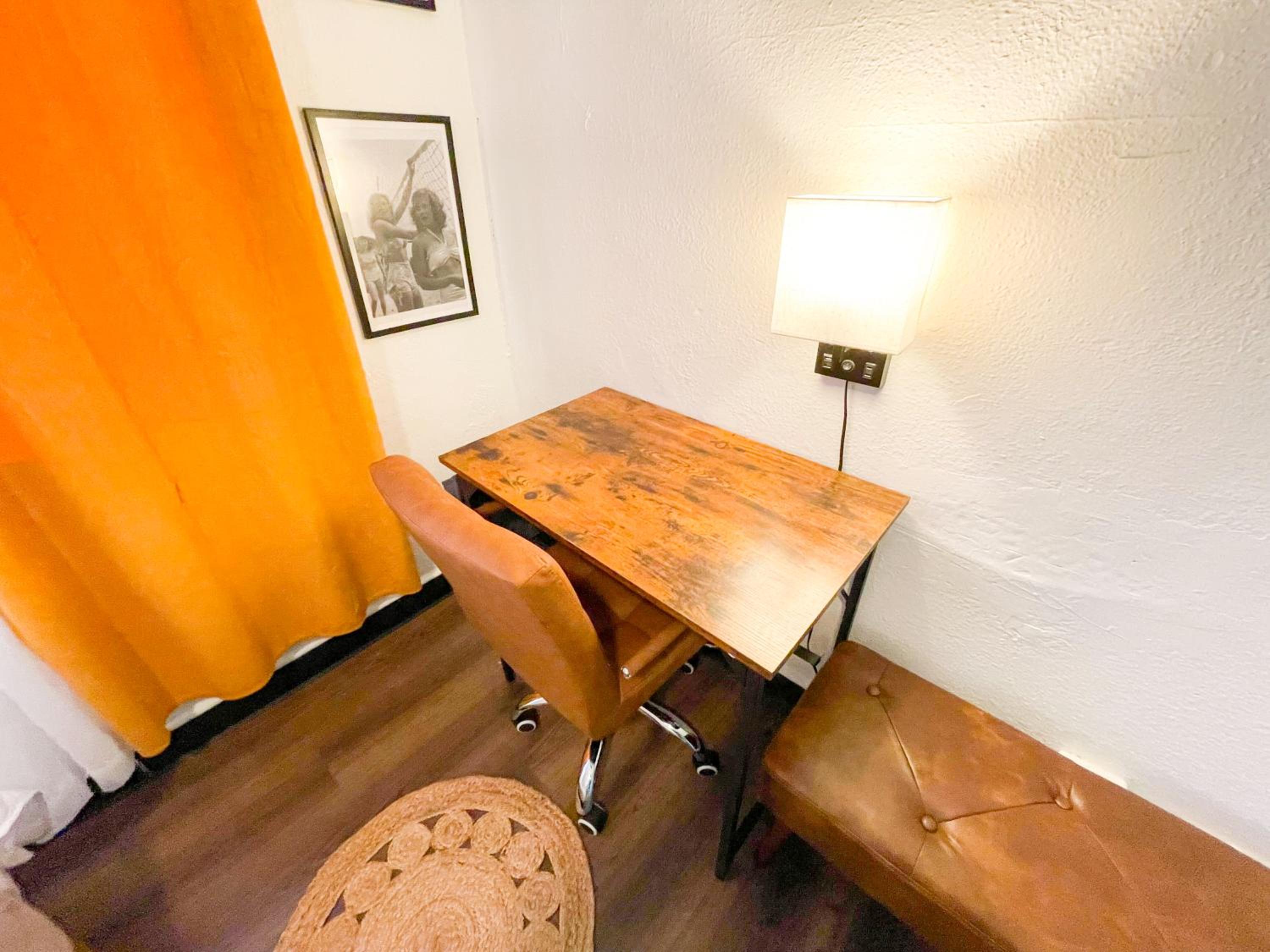 Budget Double Room - Photo 9