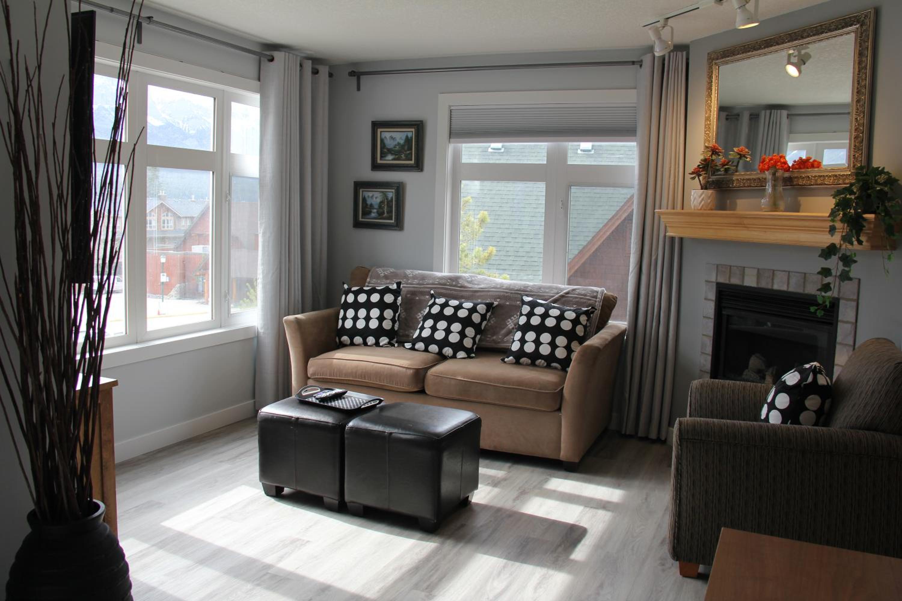 Apartment with Mountain View photo 1