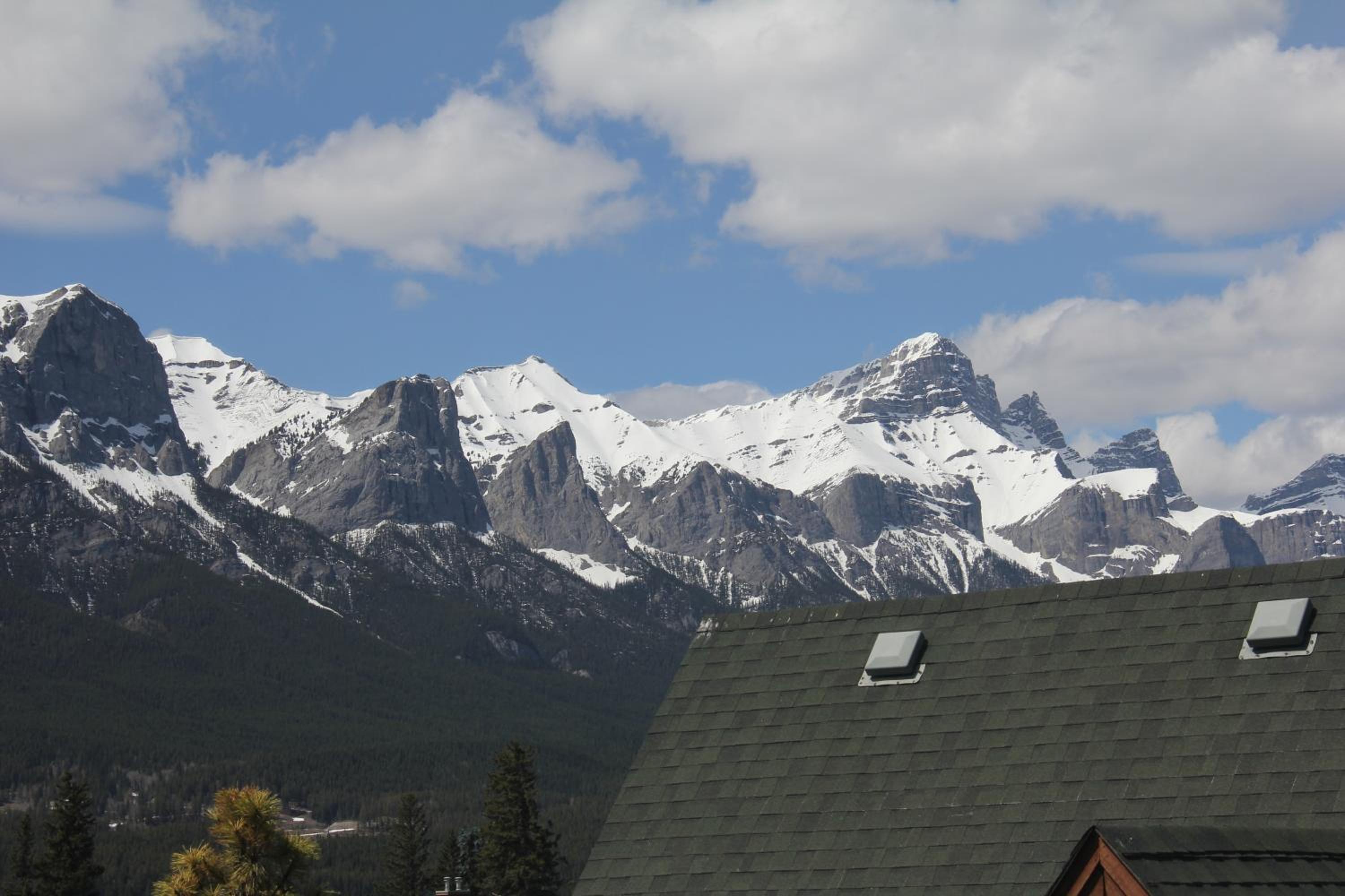 Apartment with Mountain View photo 3