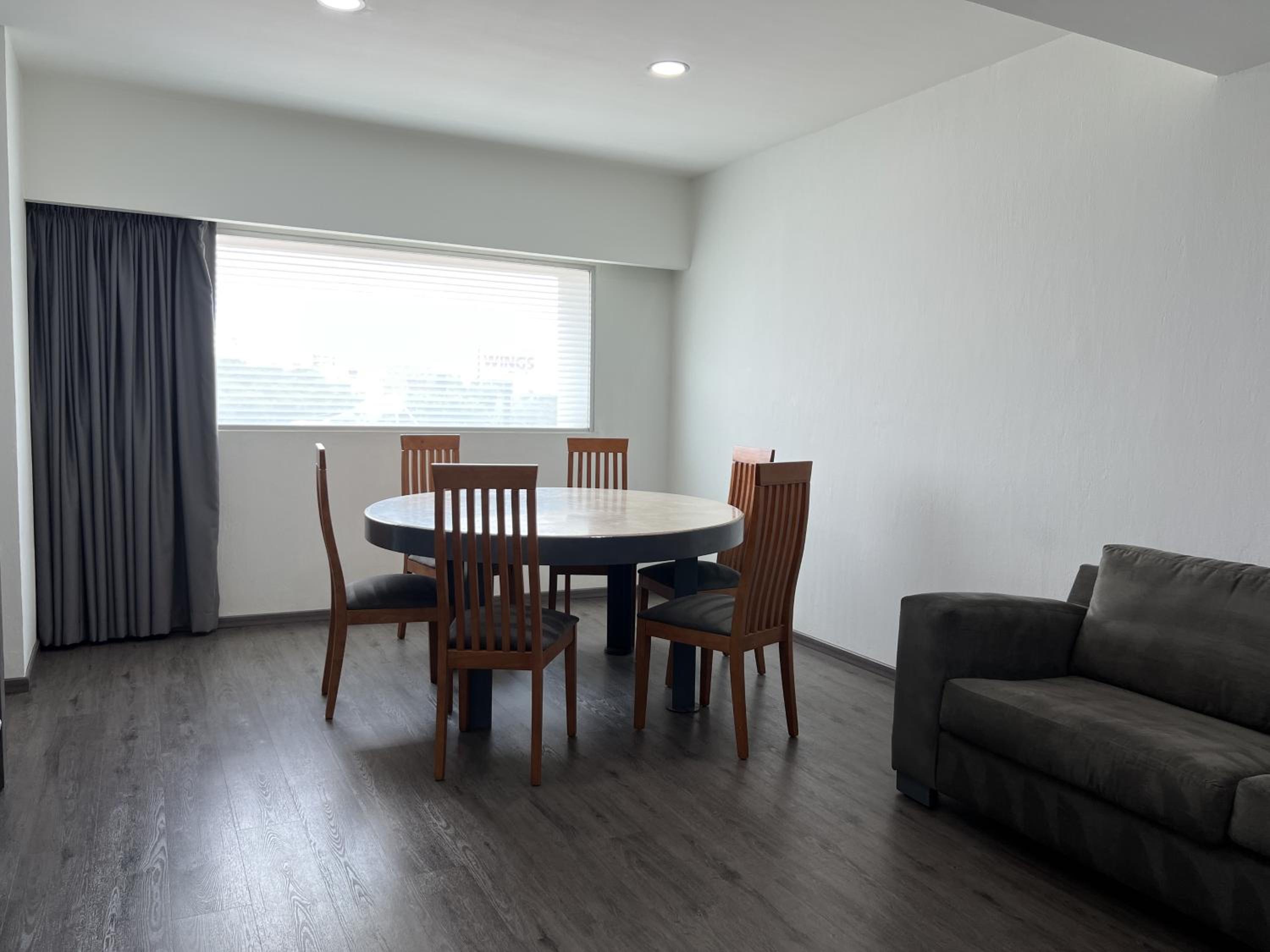 Business Suite with Living Room - Photo 12