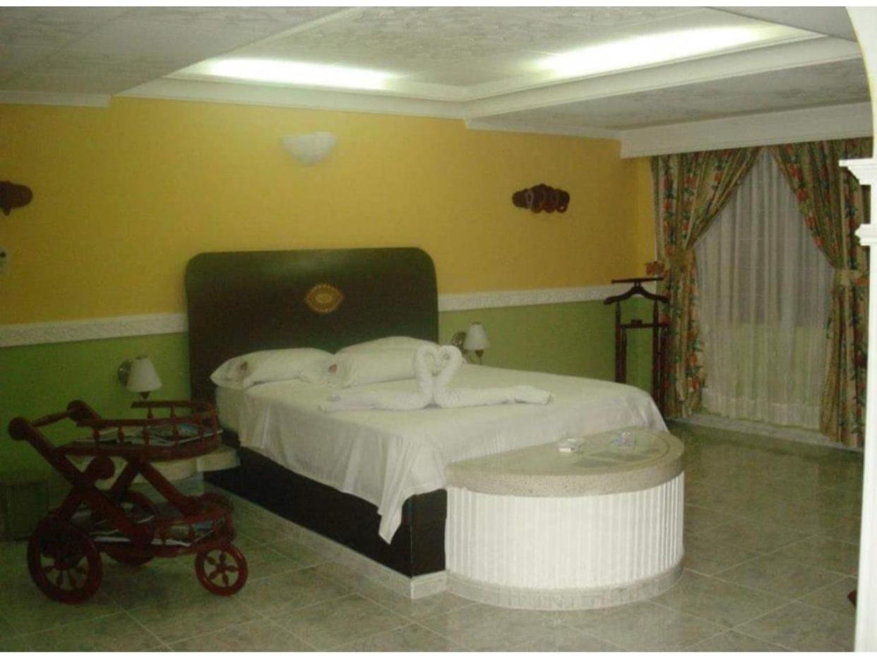 Deluxe Suite With Spa Bath photo 1