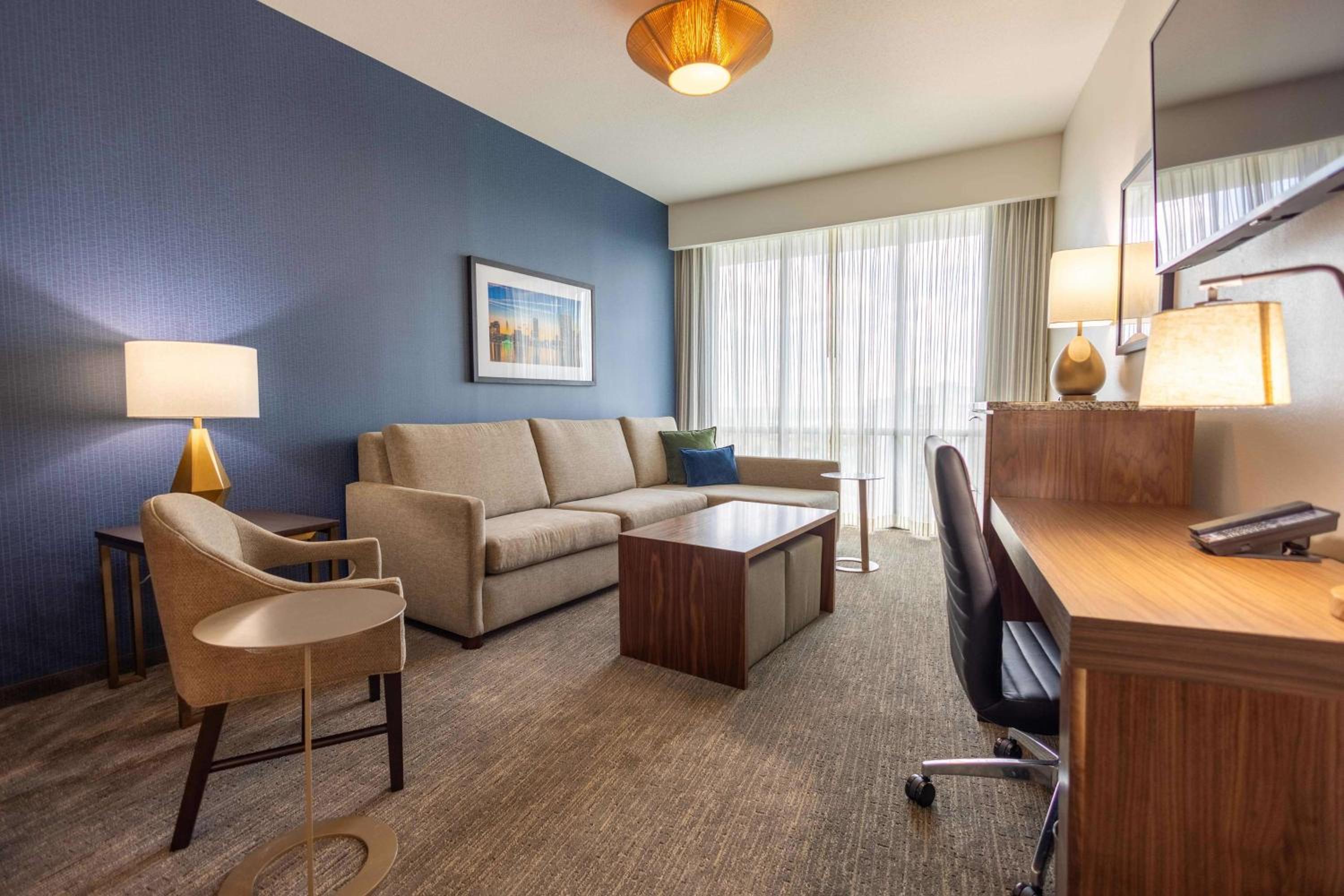 Oversize King Suite with Sofa Bed photo 2