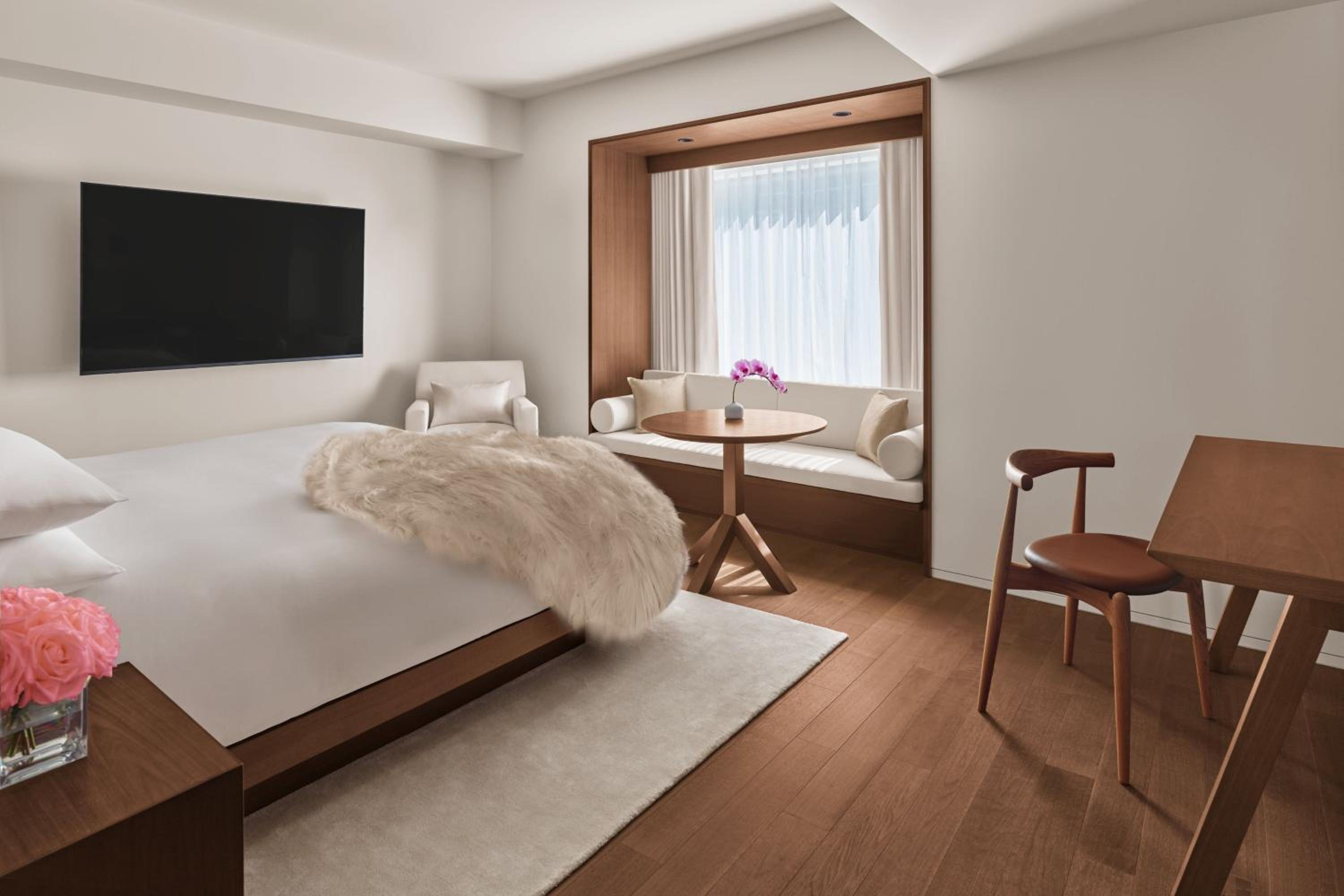 Deluxe King Room with City View