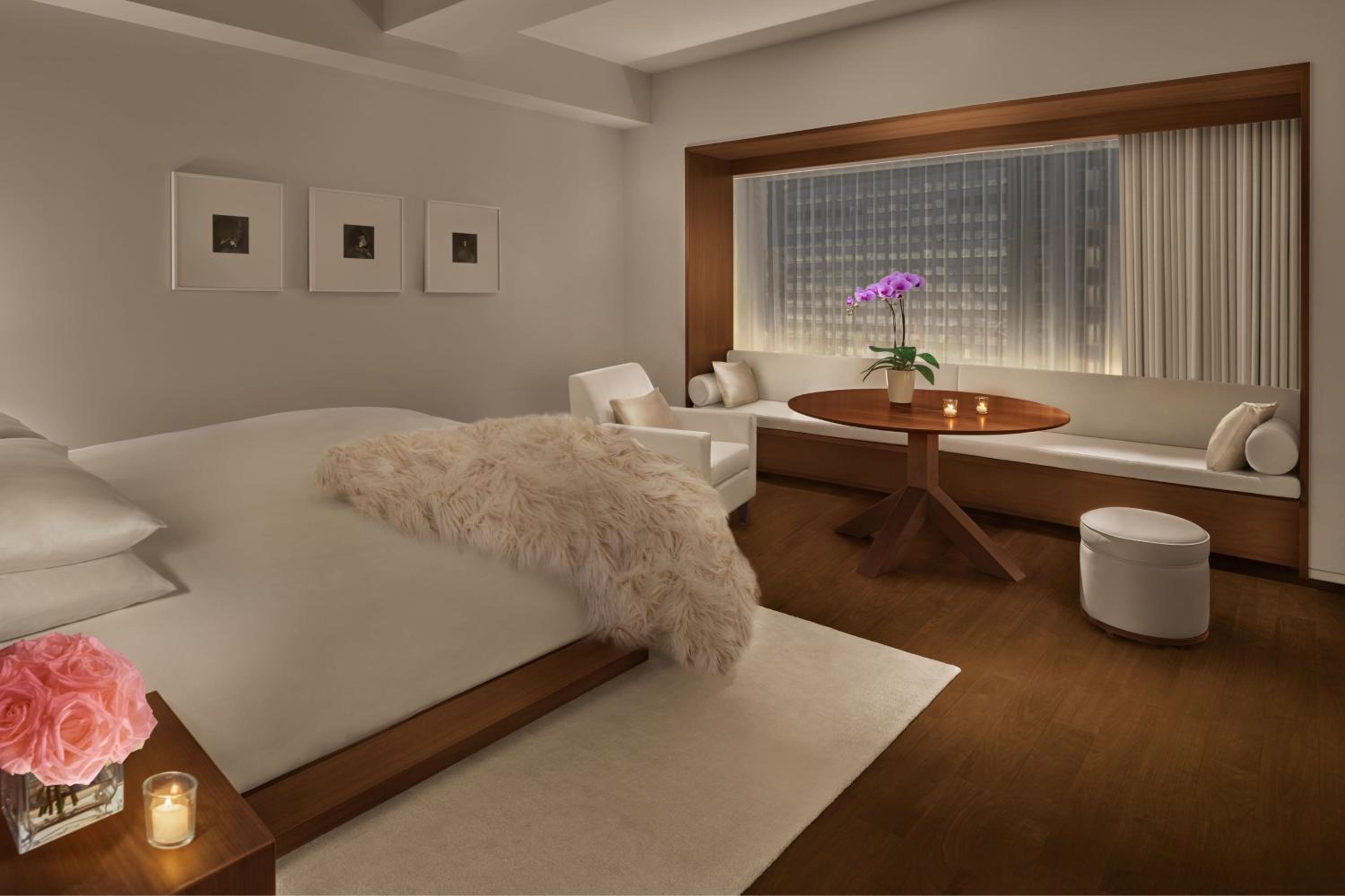 Superior King Room with City View