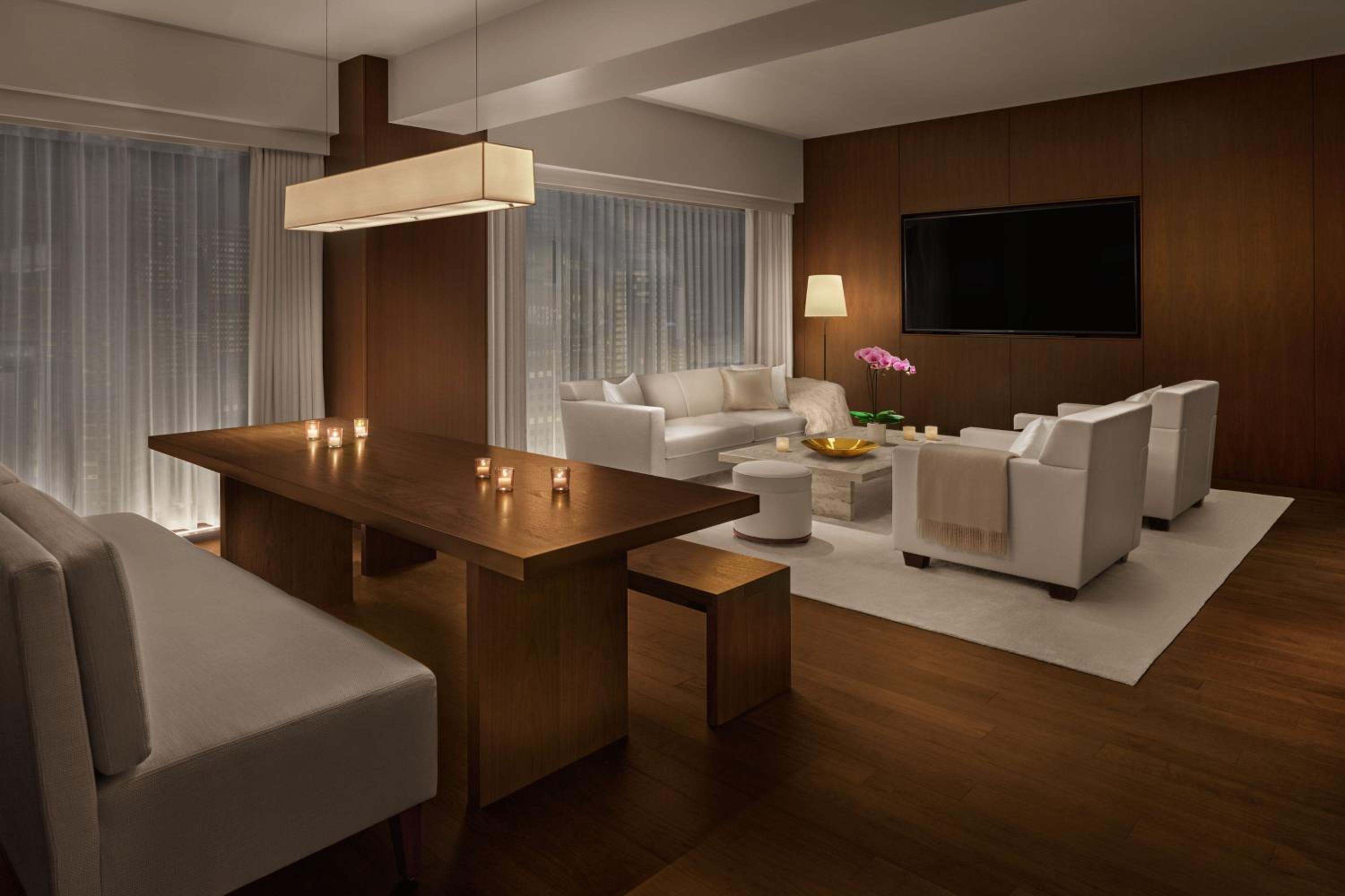 One-Bedroom Penthouse King Suite with City View