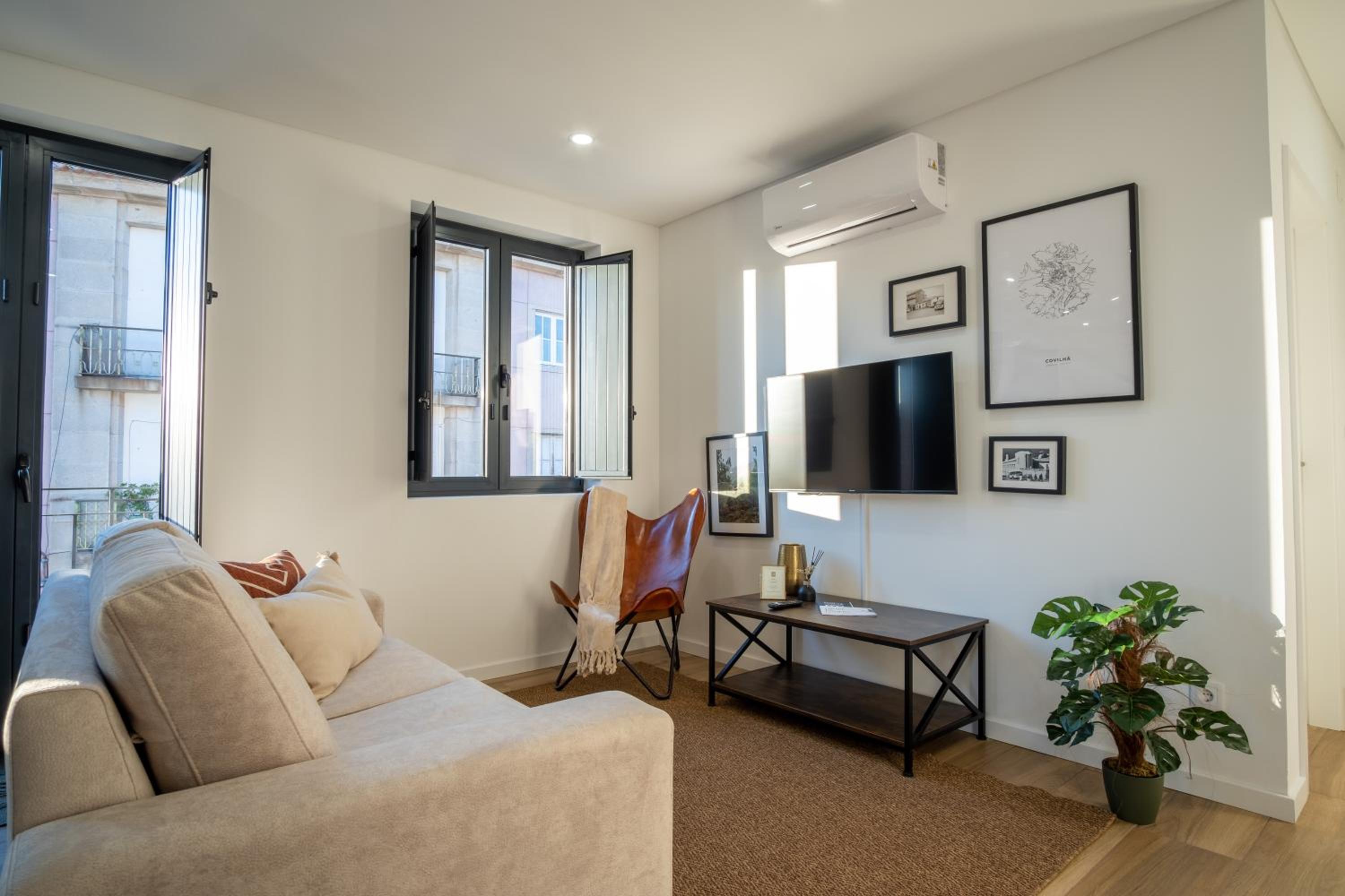 Apartment with Balcony photo 1