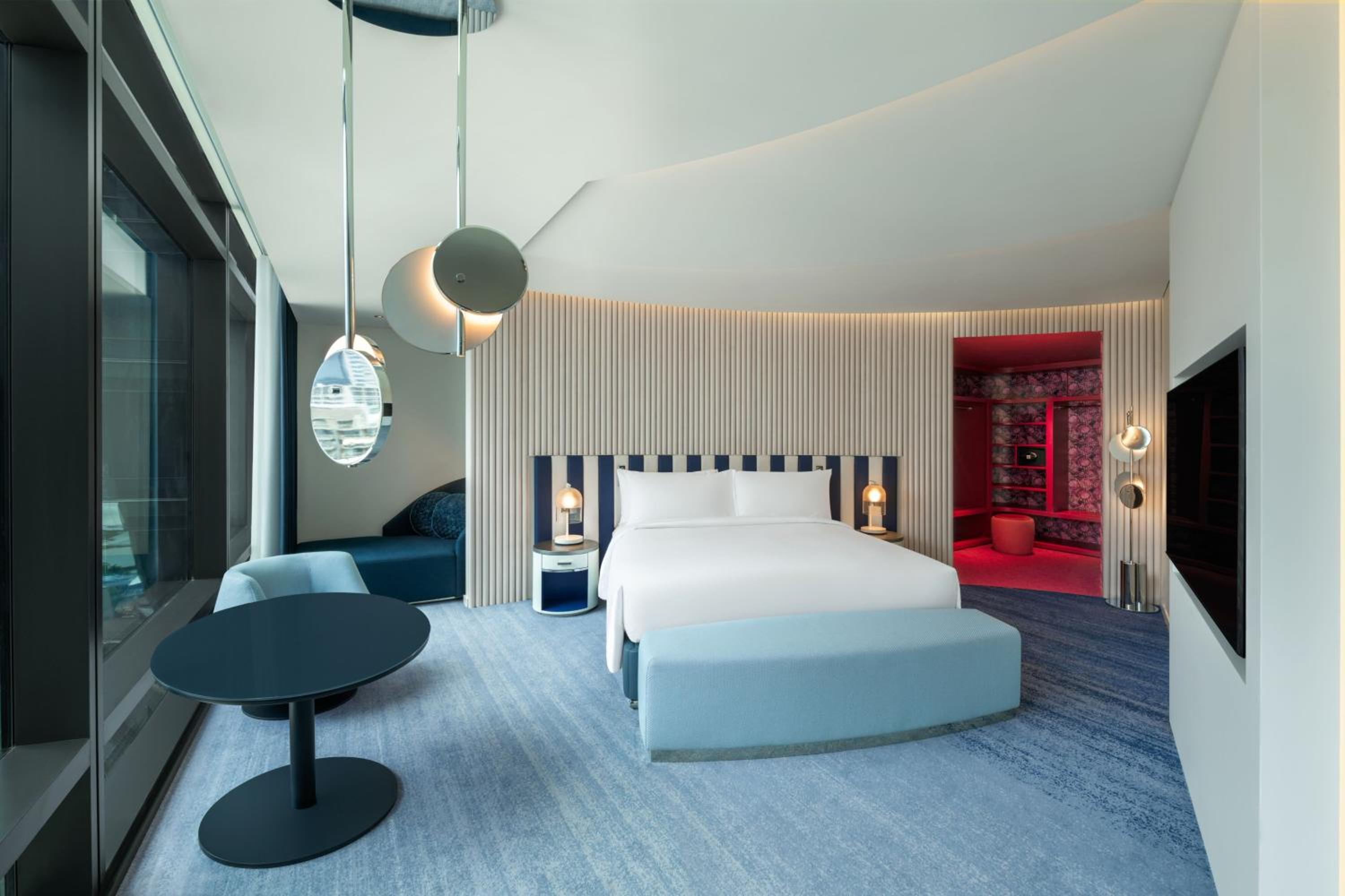 Superior Room, Larger Guest room, 1 King, City view