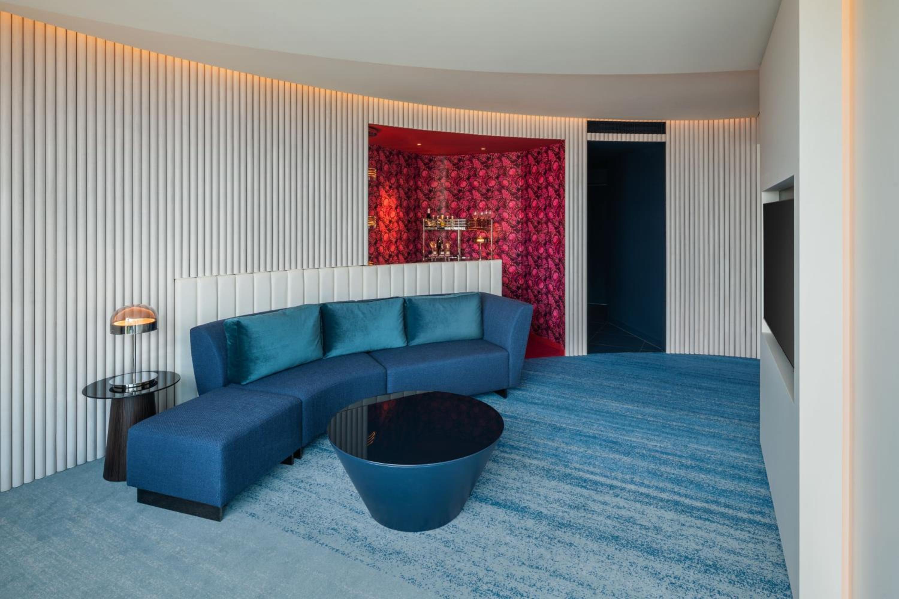 Urban Suite, 1 Bedroom Suite, 1 King, City view