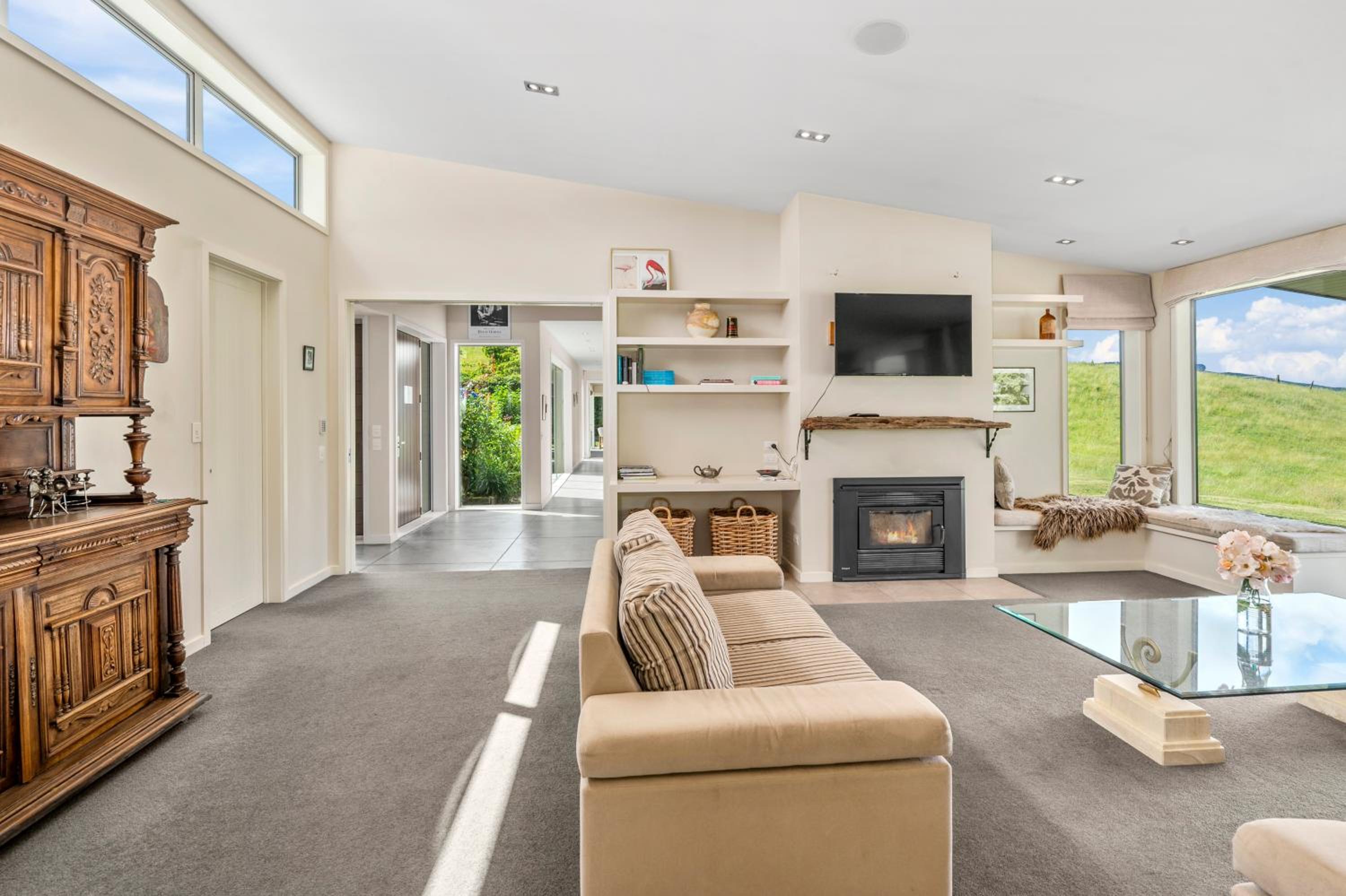 Five-Bedroom House photo 1