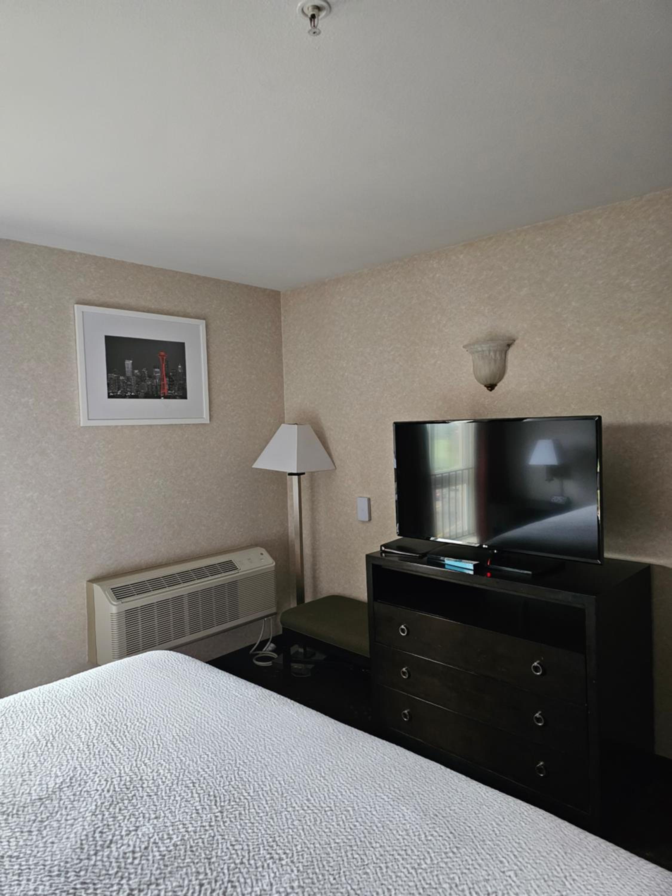 One-Bedroom King Suite - Non-Smoking - Photo 2