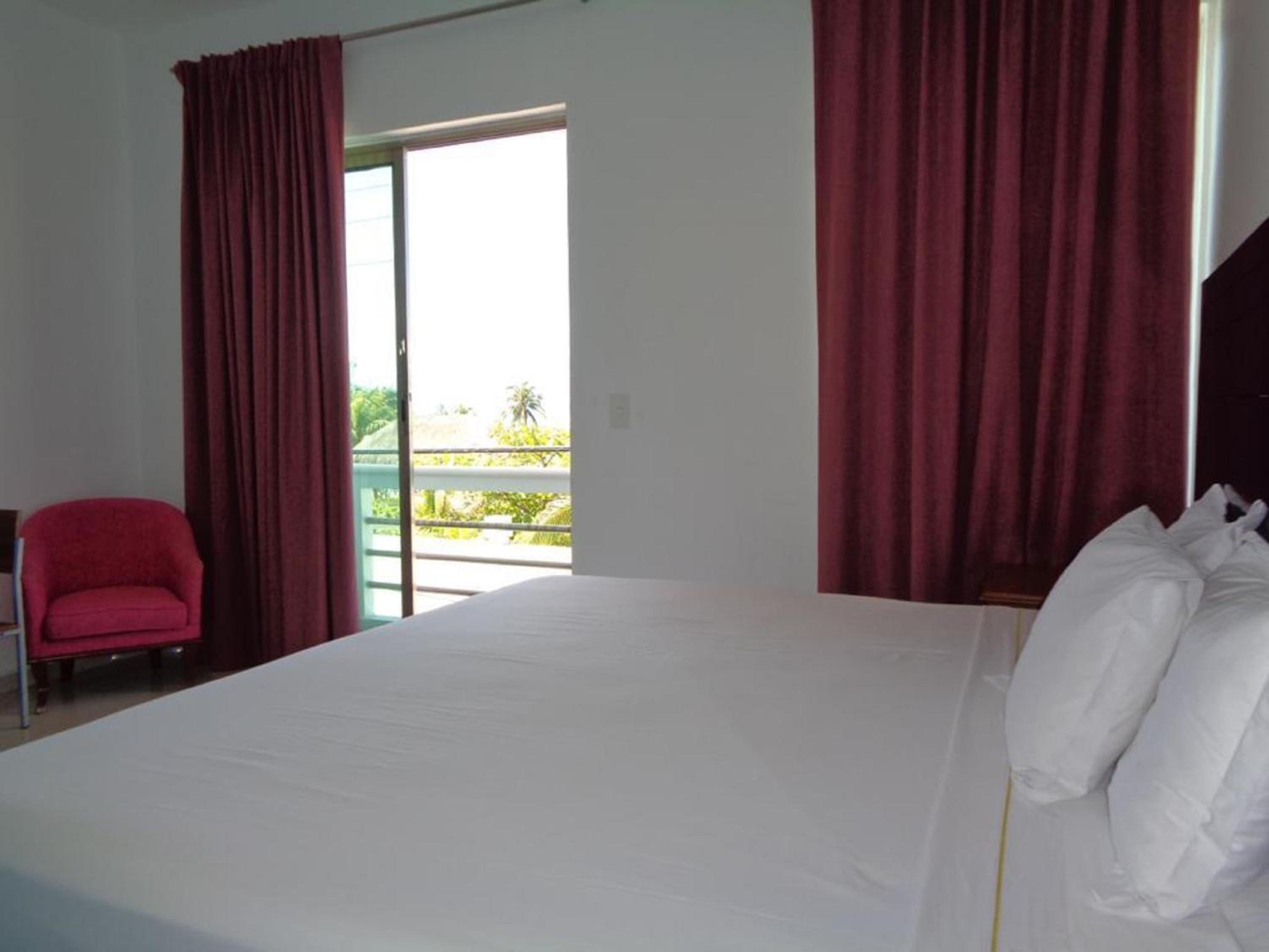 Standard King Room photo 2
