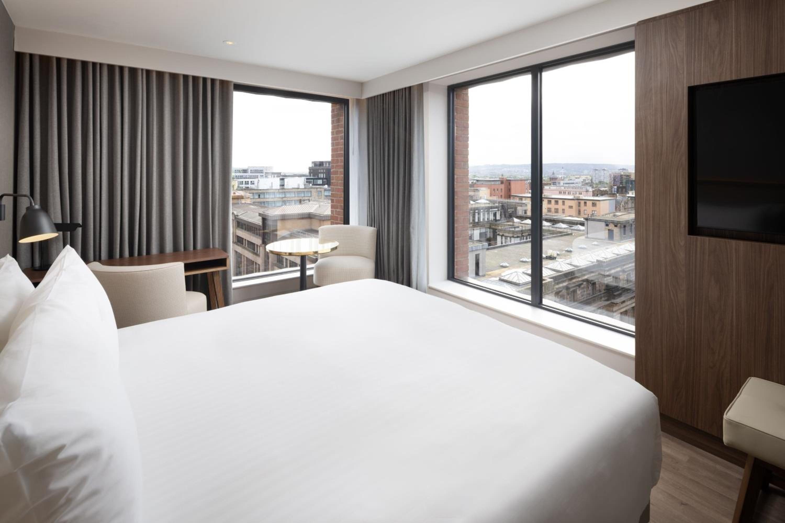 Deluxe King Room - Photo 8