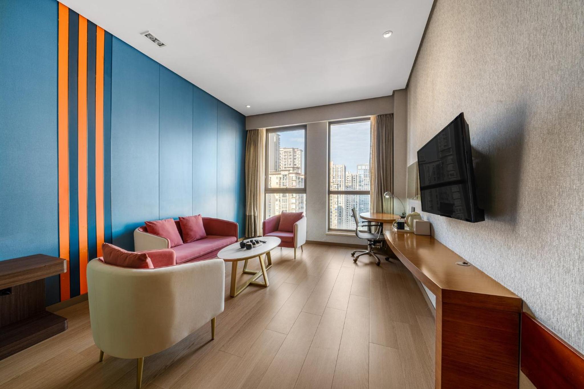 One-Bedroom Suite - Photo 1