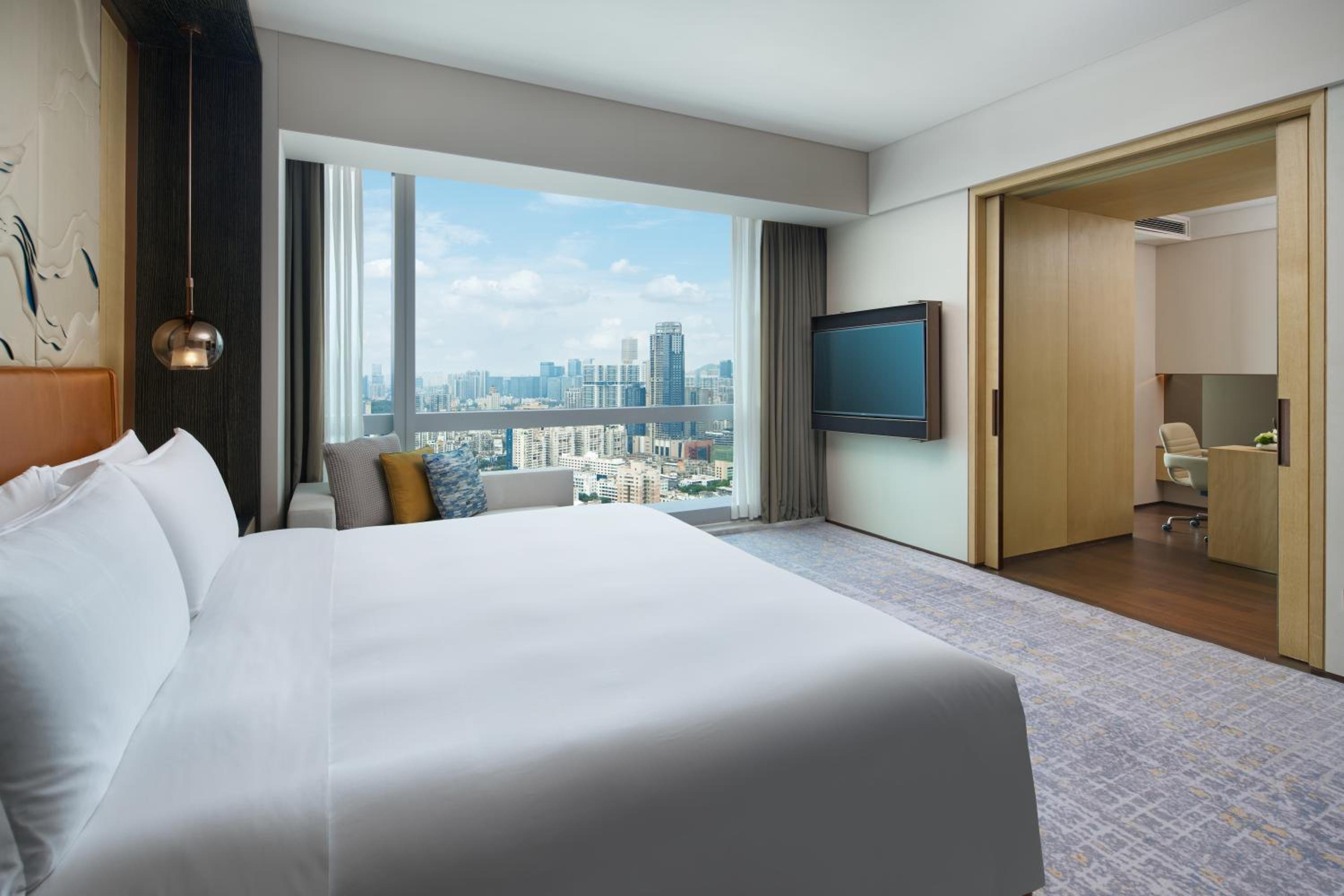 One-Bedroom Suite - Photo 4