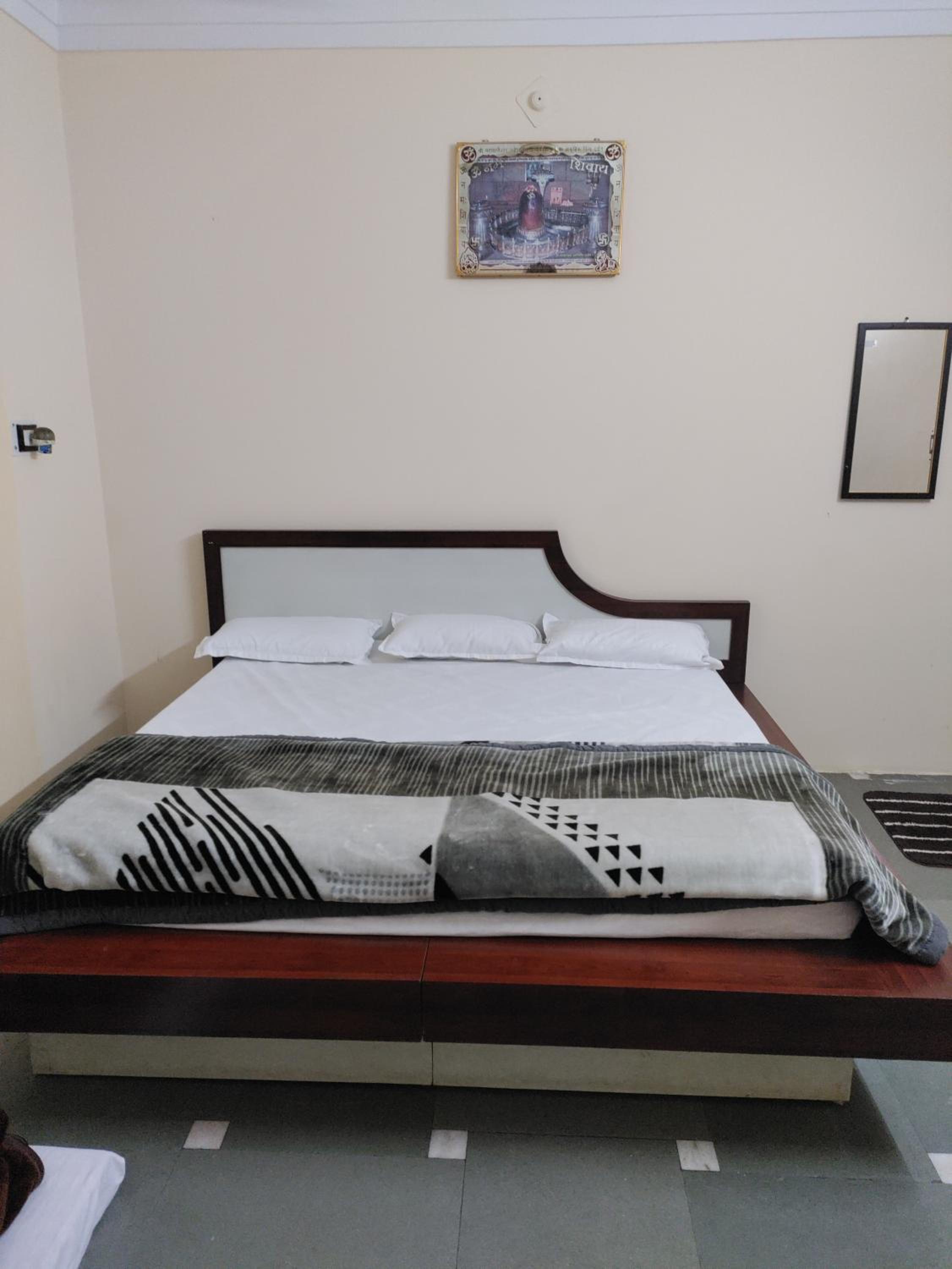 Deluxe Room (2 Adults + 1 Child) photo 1