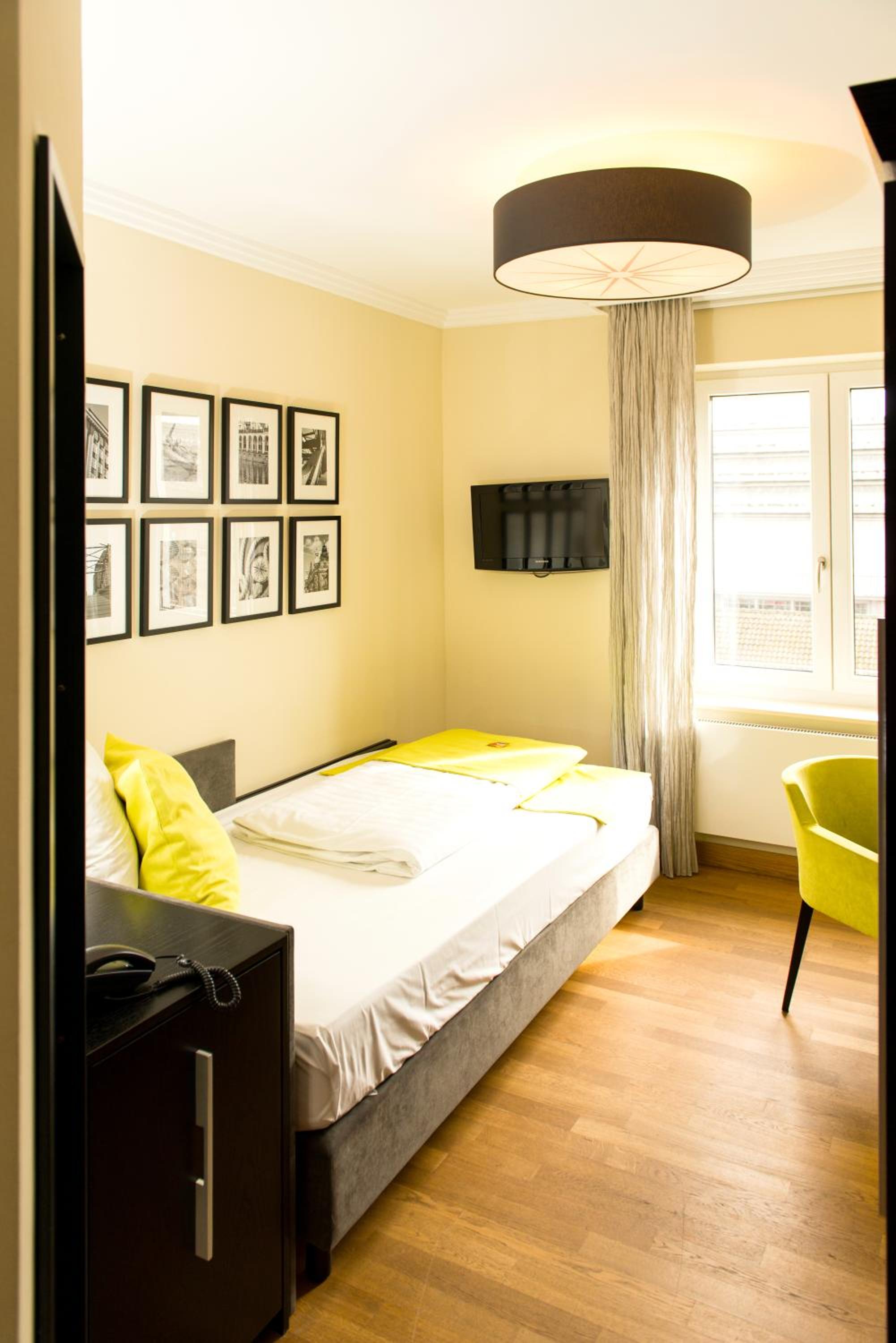 Single Room photo 1