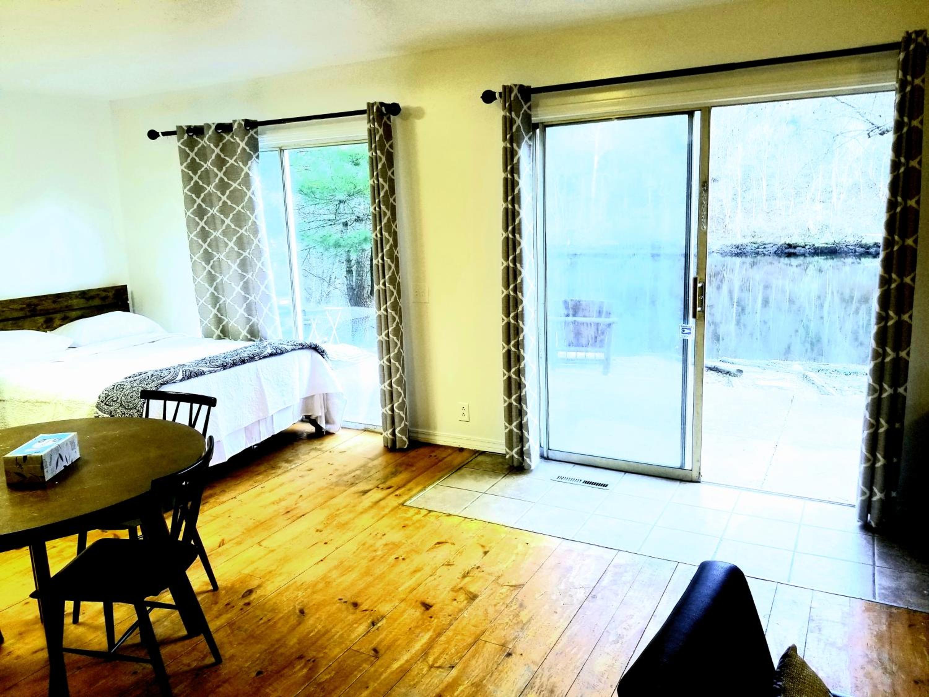 Deluxe Family Room photo 1