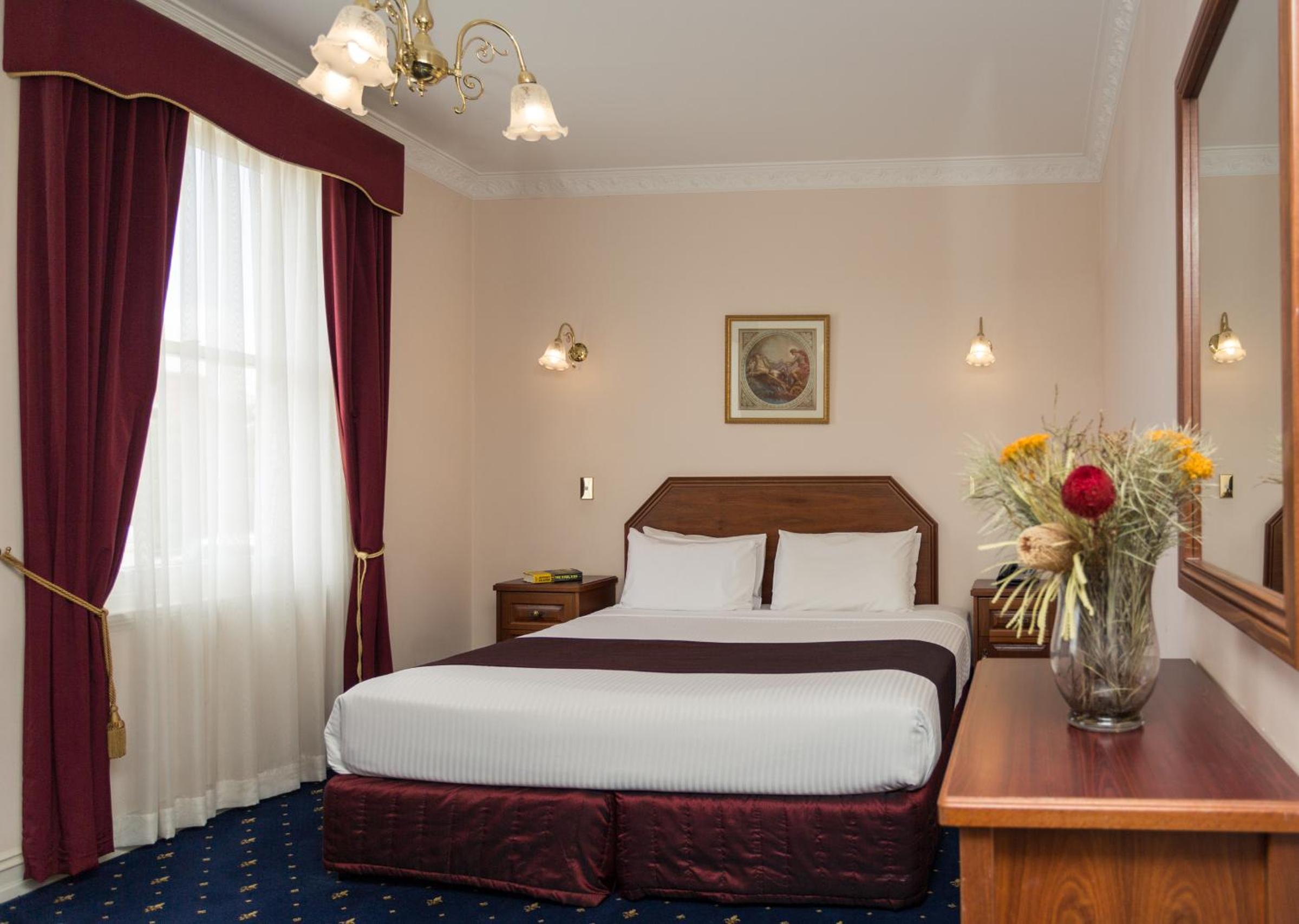 Standard King Room - Photo 9