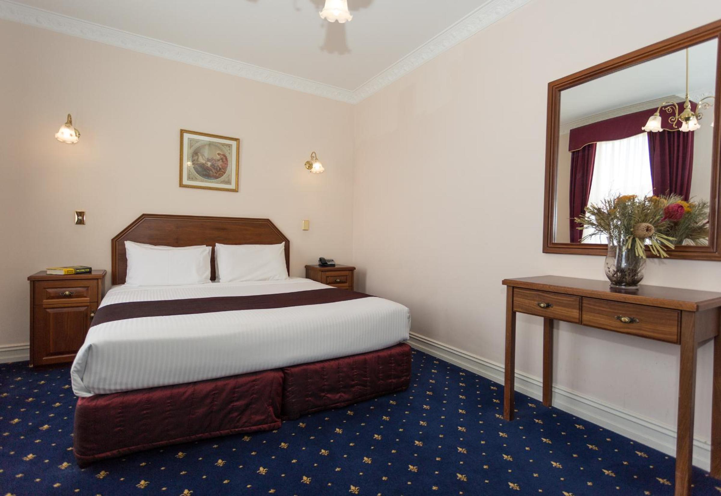 Standard King Room - Photo 8