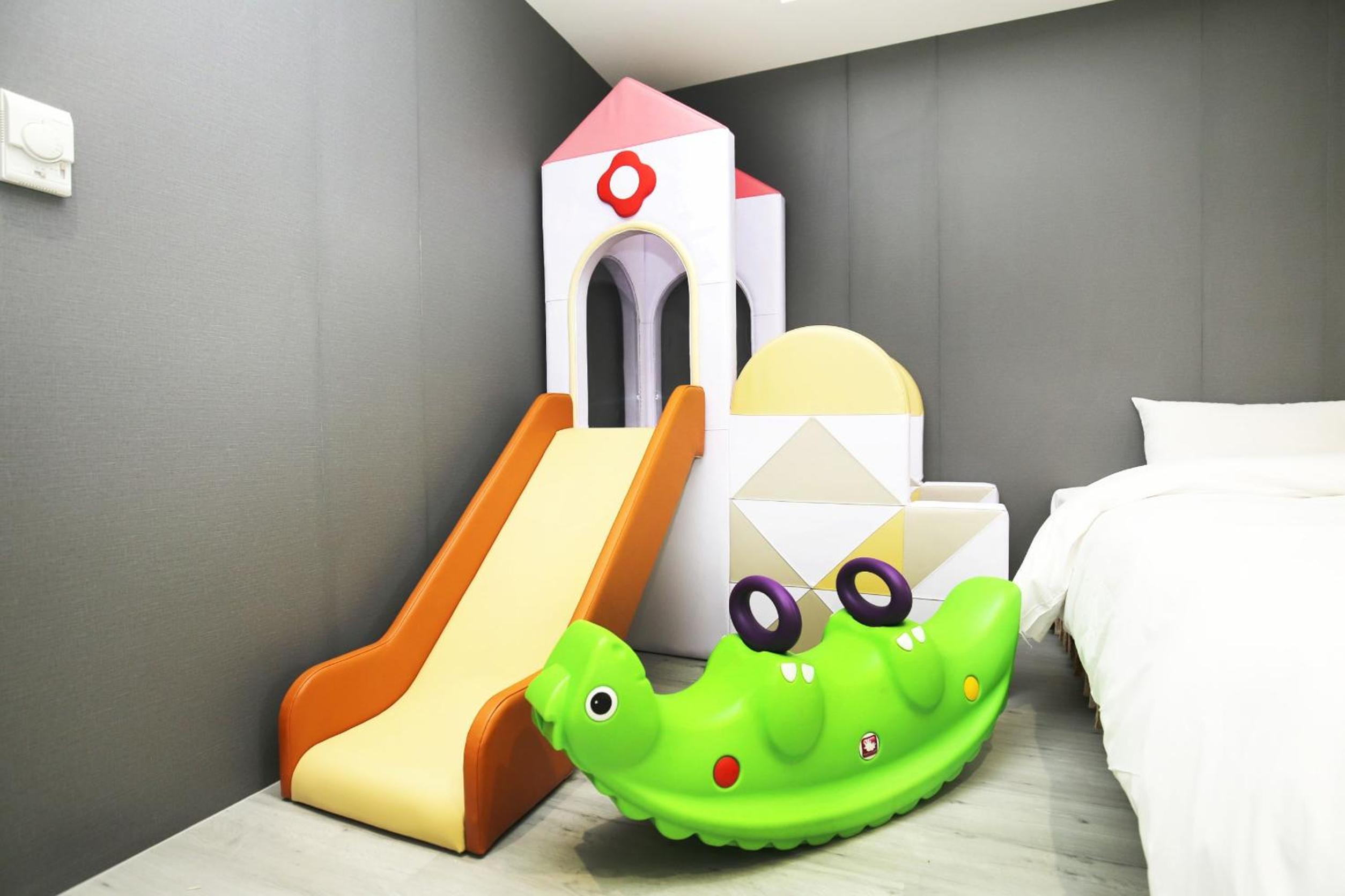 Deluxe Family Room photo 3