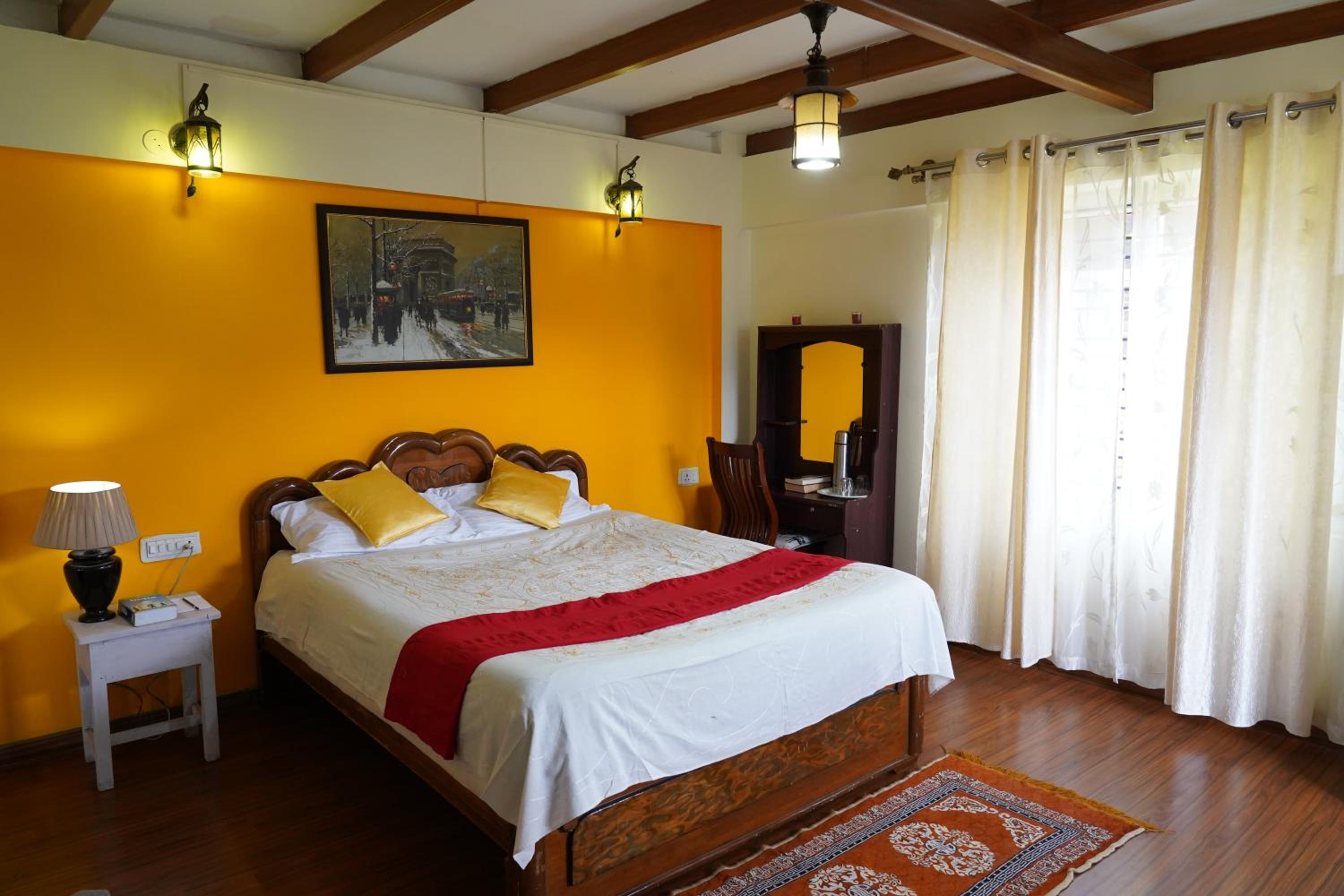 Deluxe King Room photo 1