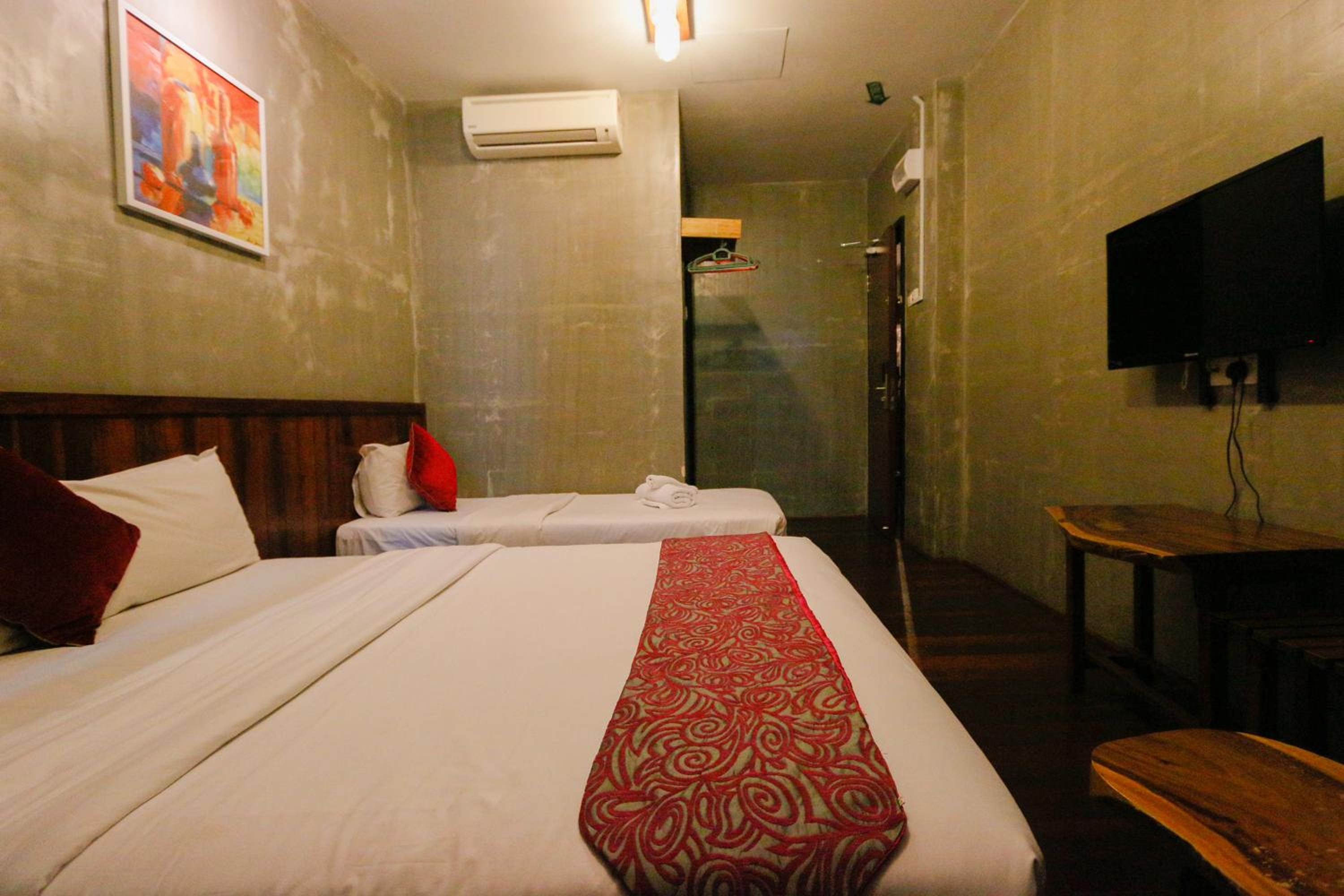 Deluxe Triple Room - Photo 9