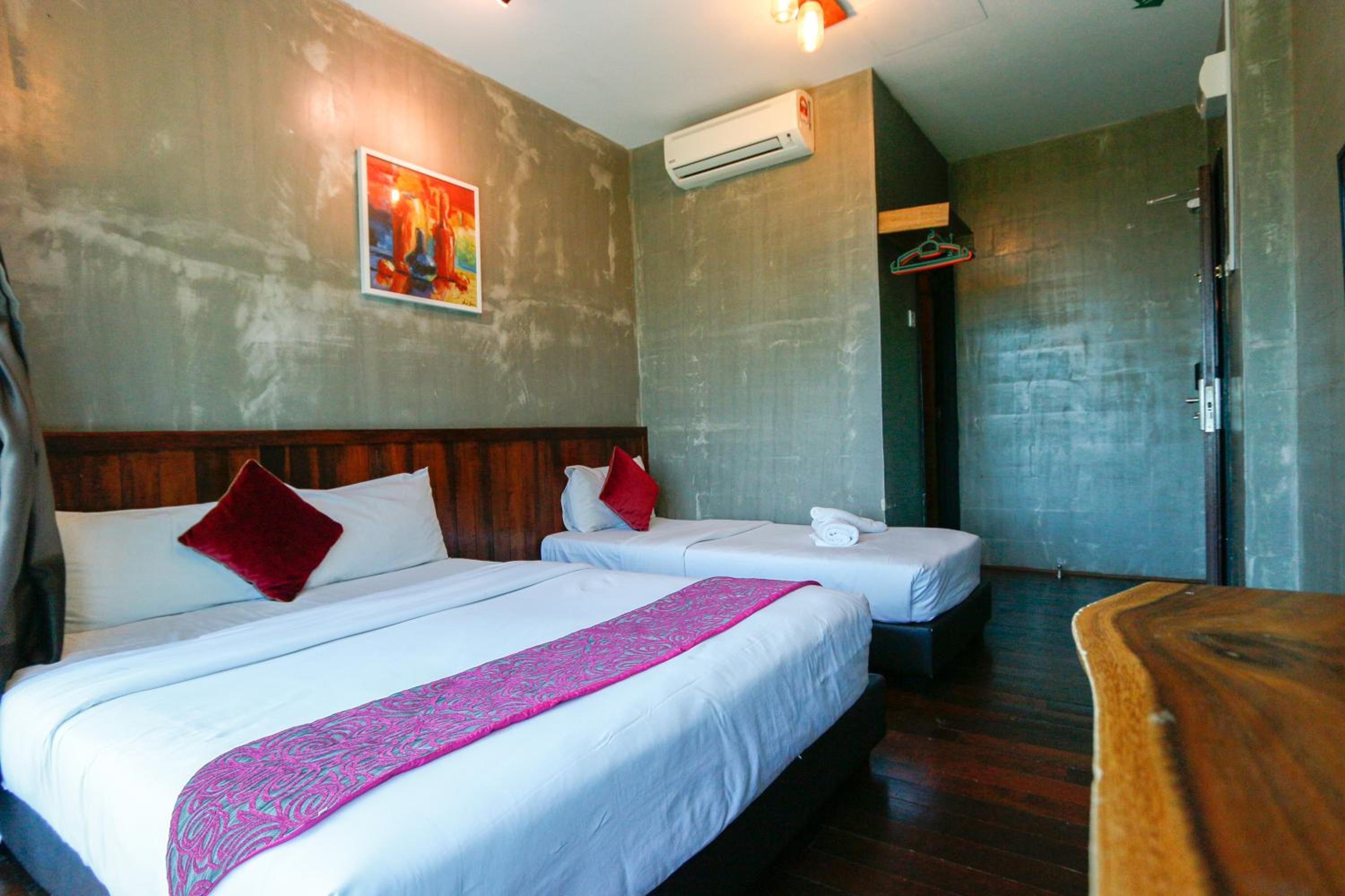 Deluxe Triple Room - Photo 2