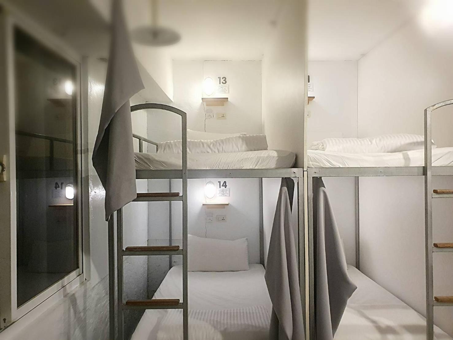 Single Bed in Mixed Dormitory Room