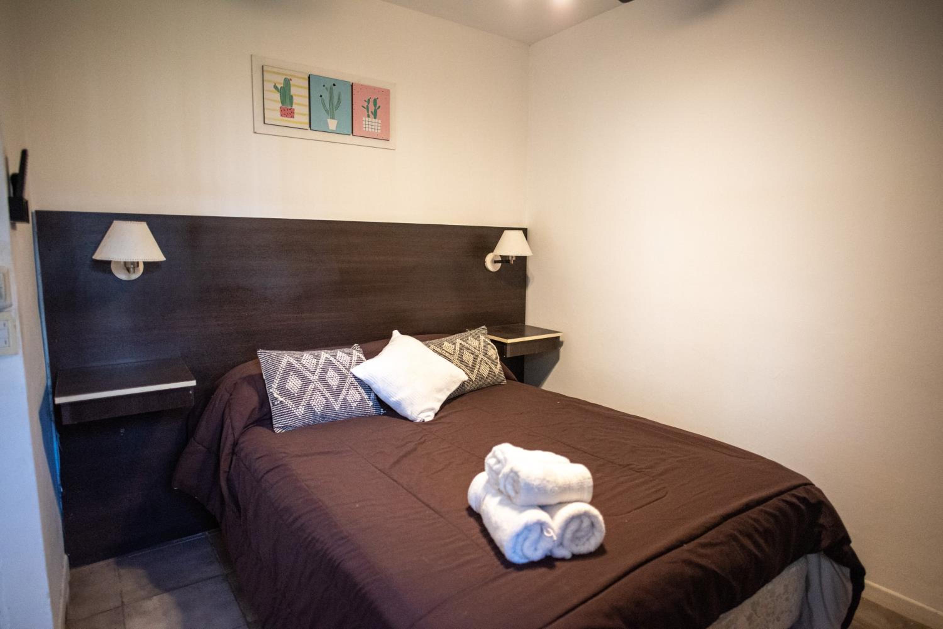 One-Bedroom Apartment photo 1